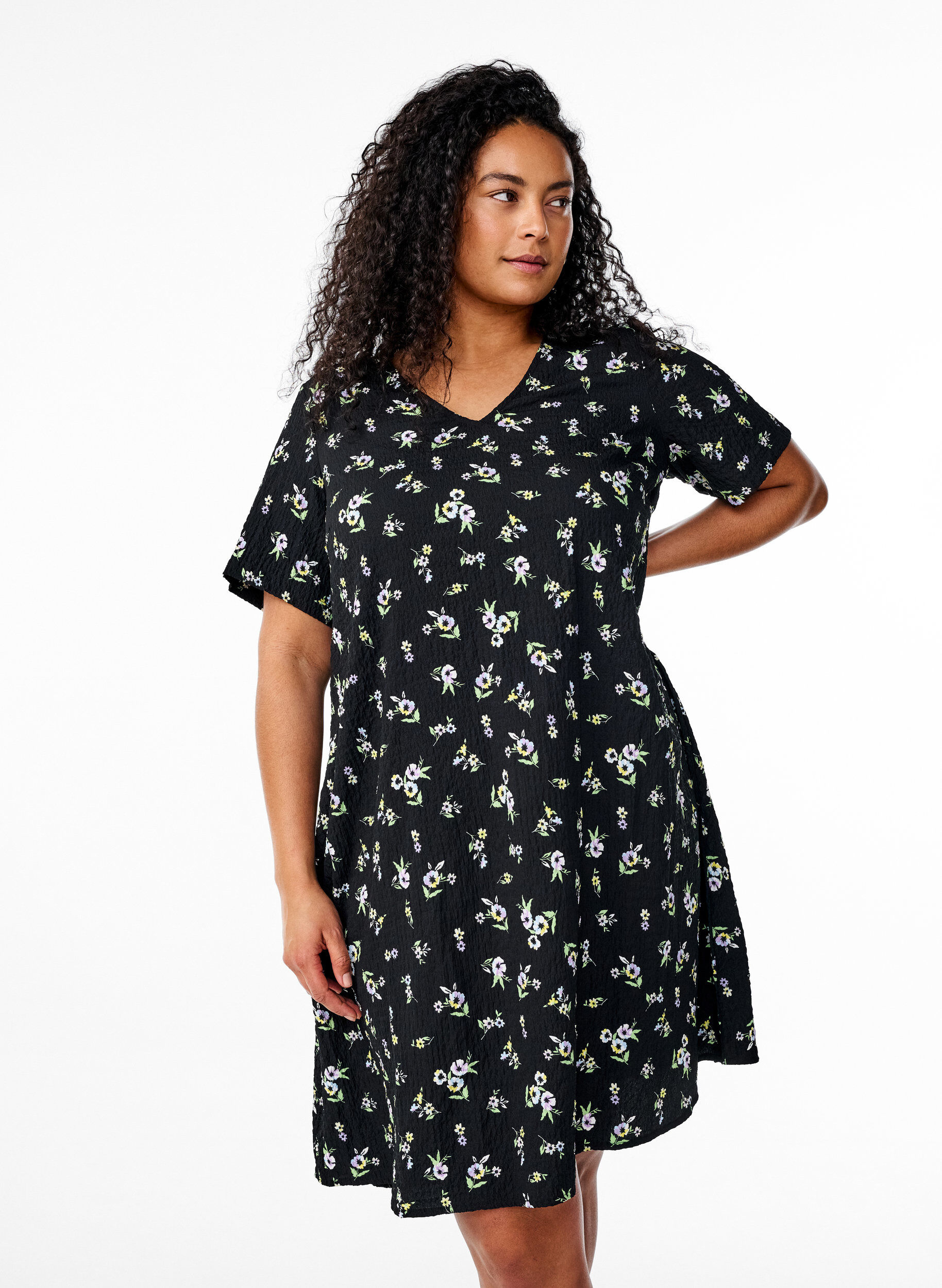 Zizzifashion Short-sleeved dress with a V-neck, Black, Model image number 0