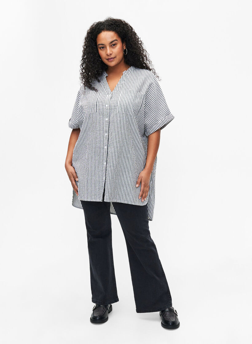 Striped shirt with chest pockets, White/Black Stripe, Model image number 2