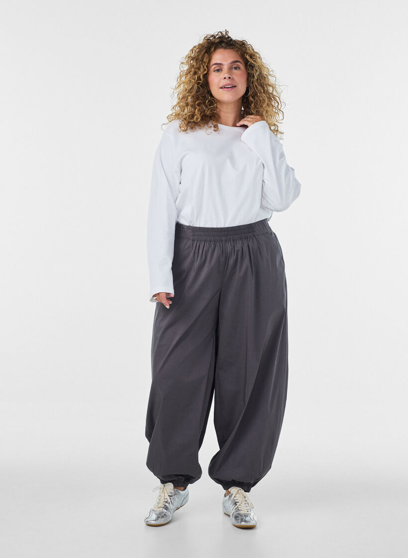 Balloon trousers with pockets and an elasticated waistband, Dark Grey, Model image number 0