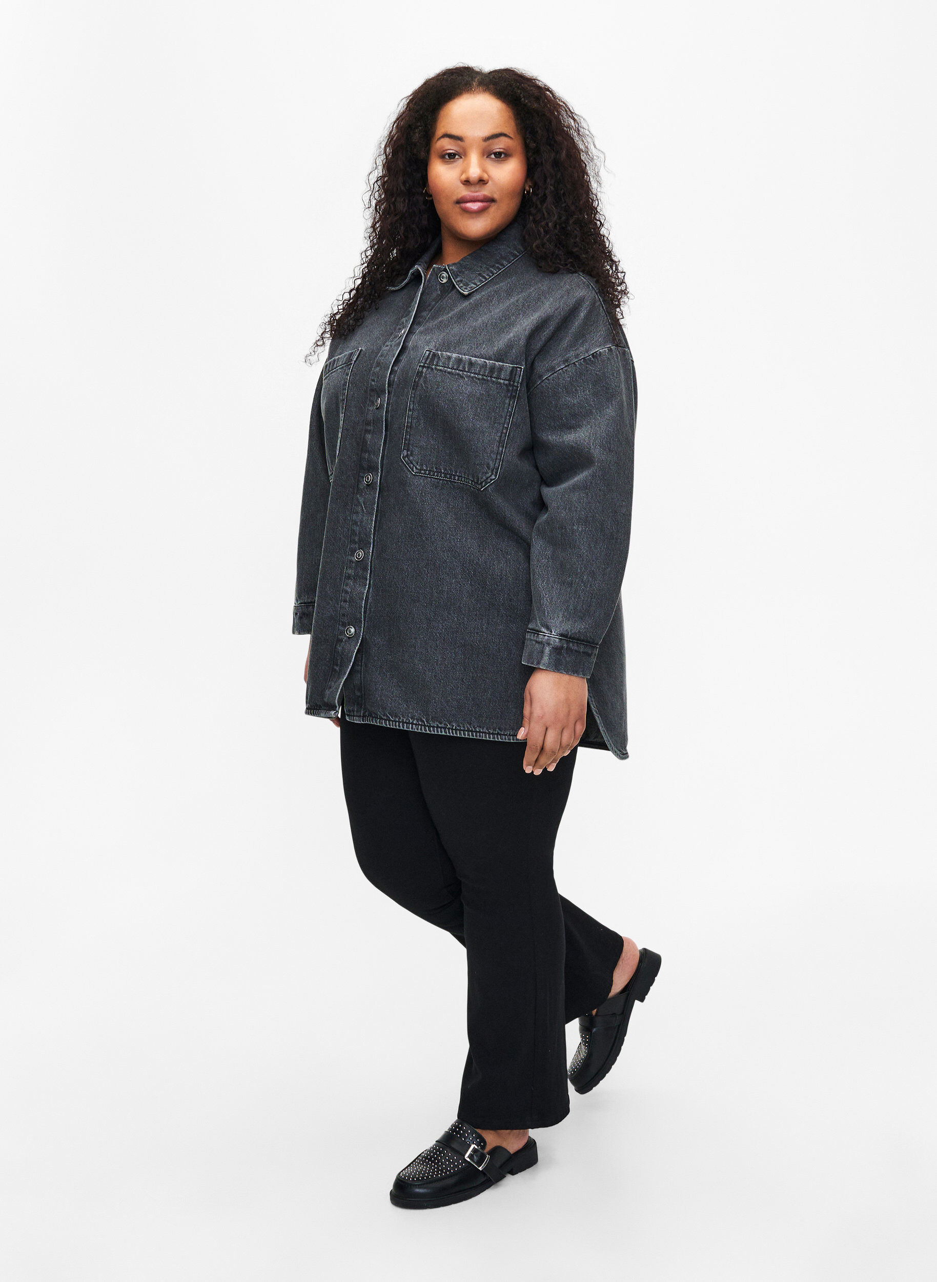 Zizzifashion Loose-fitting denim jacket with buttons, Grey Denim, Model image number 2
