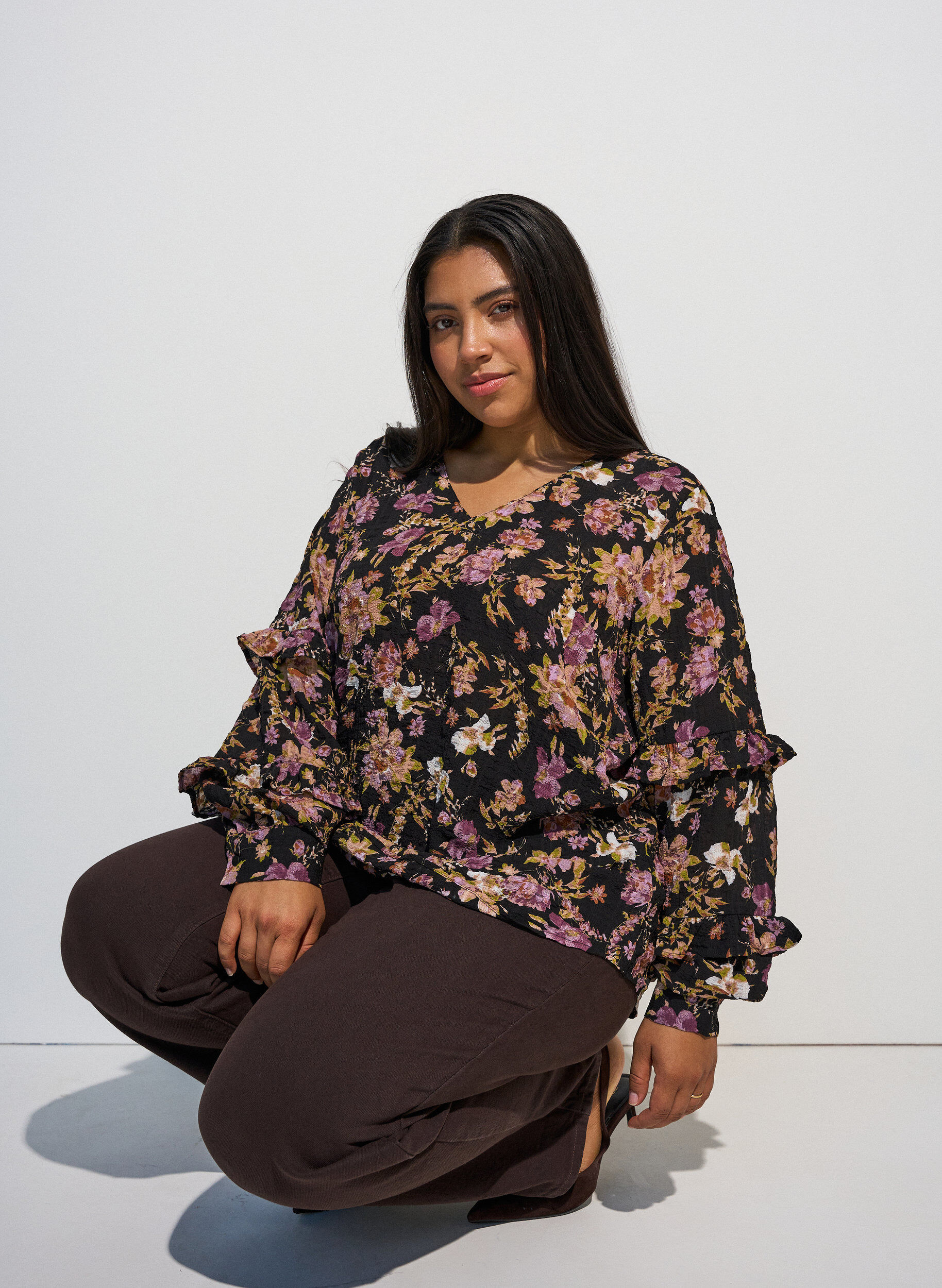 ZizzifashionBlouse with floral print and ruffle details, Black, Model image number 0