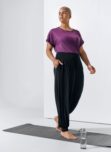 Loose exercise trousers in viscose with pockets, Black, Image image number 0