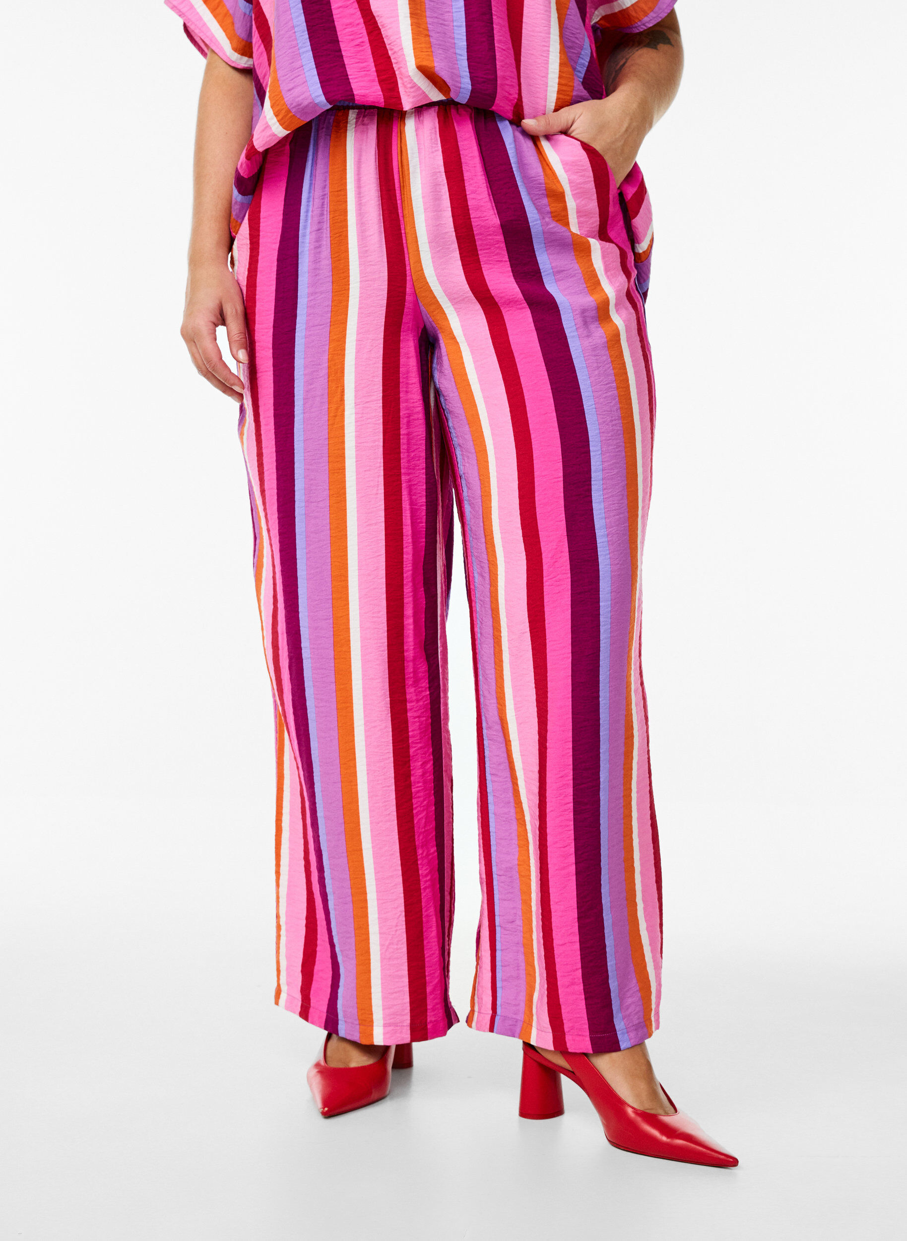 Zizzifashion Loose viscose trousers with stripes, Pink, Model image number 2