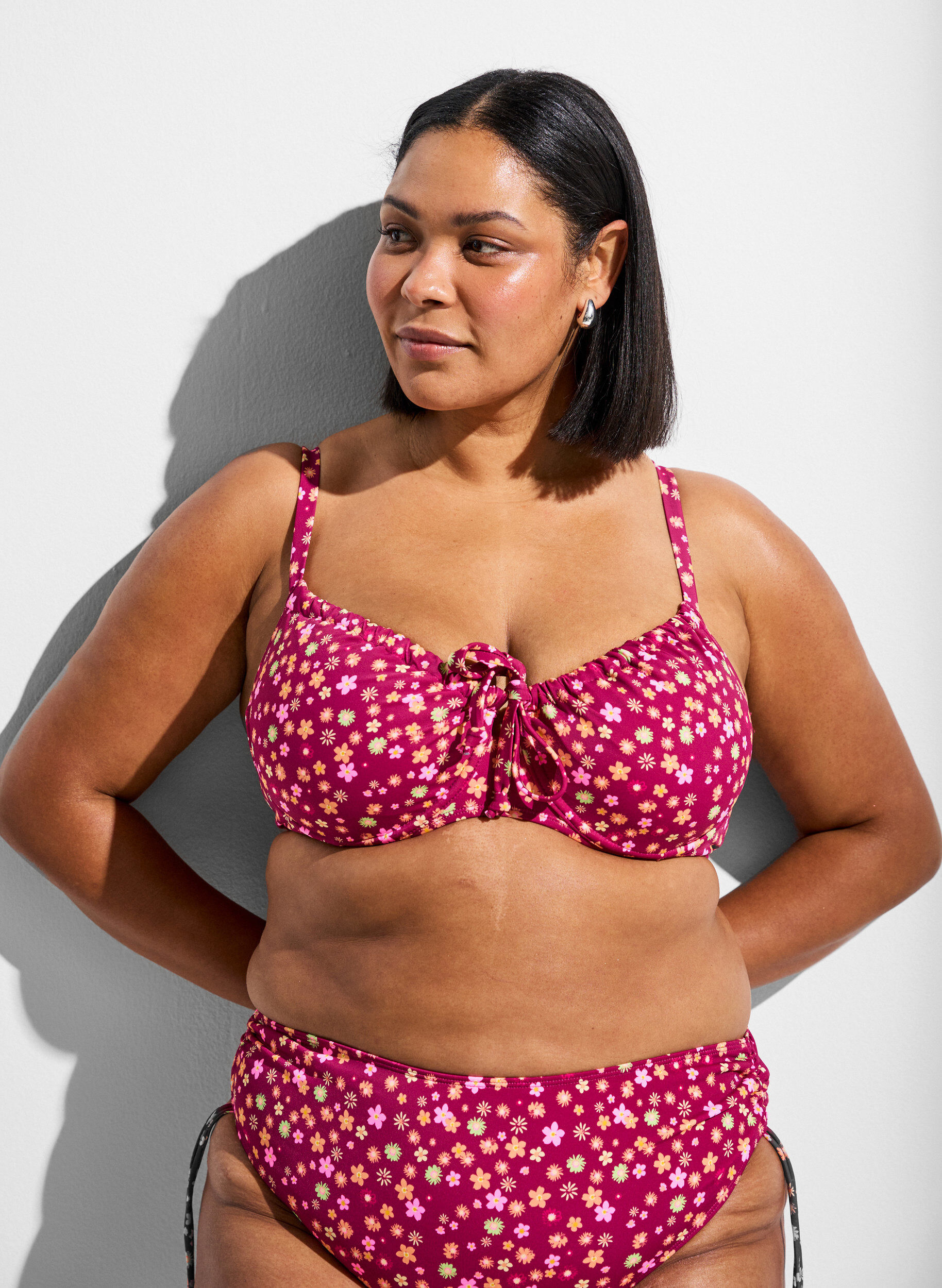 Zizzifashion Underwired bikini top with tie straps, Red, Model image number 0