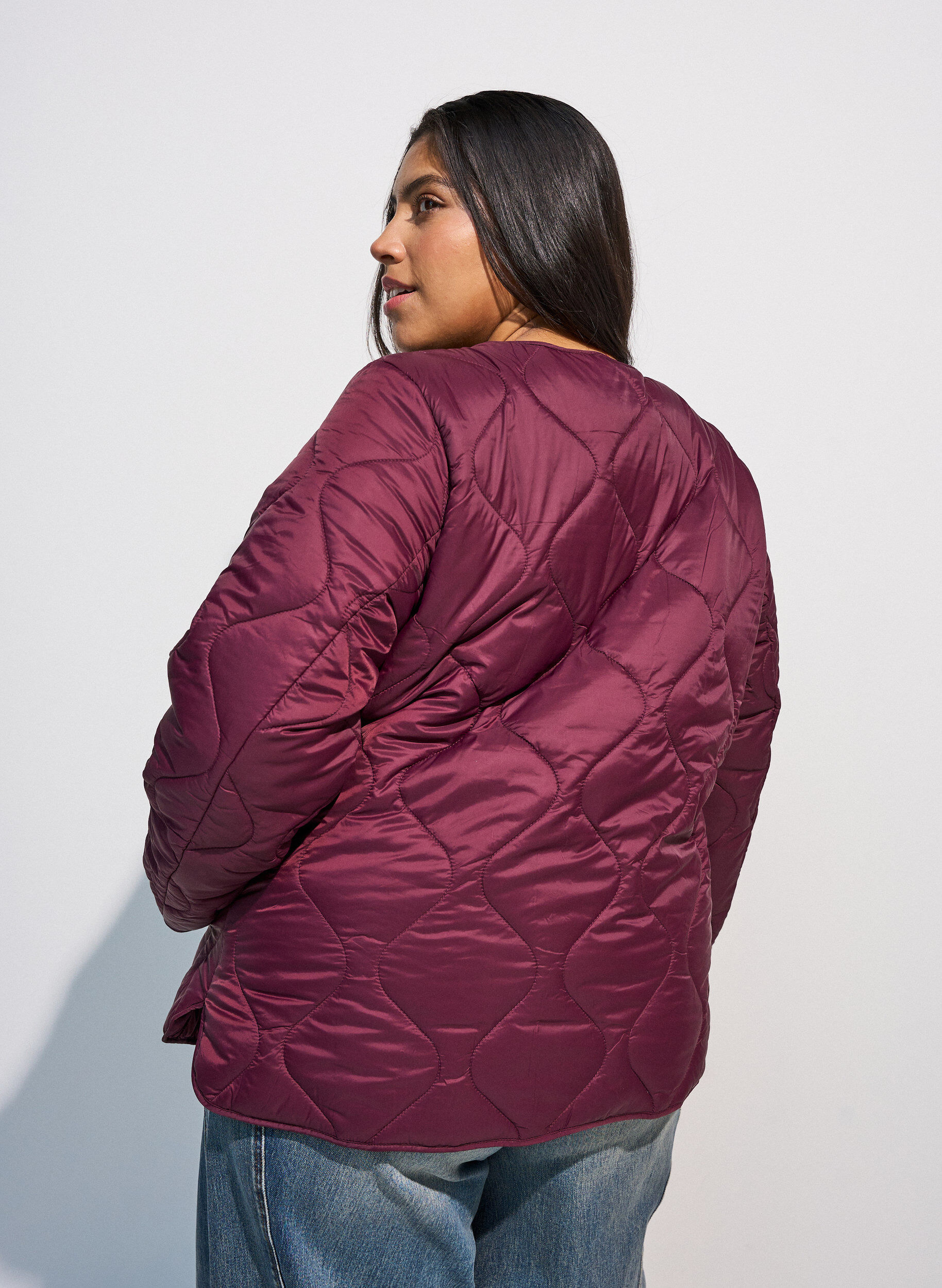 ZizzifashionQuilted jacket with press studs and round neck, Dark Bordeaux, Model image number 2