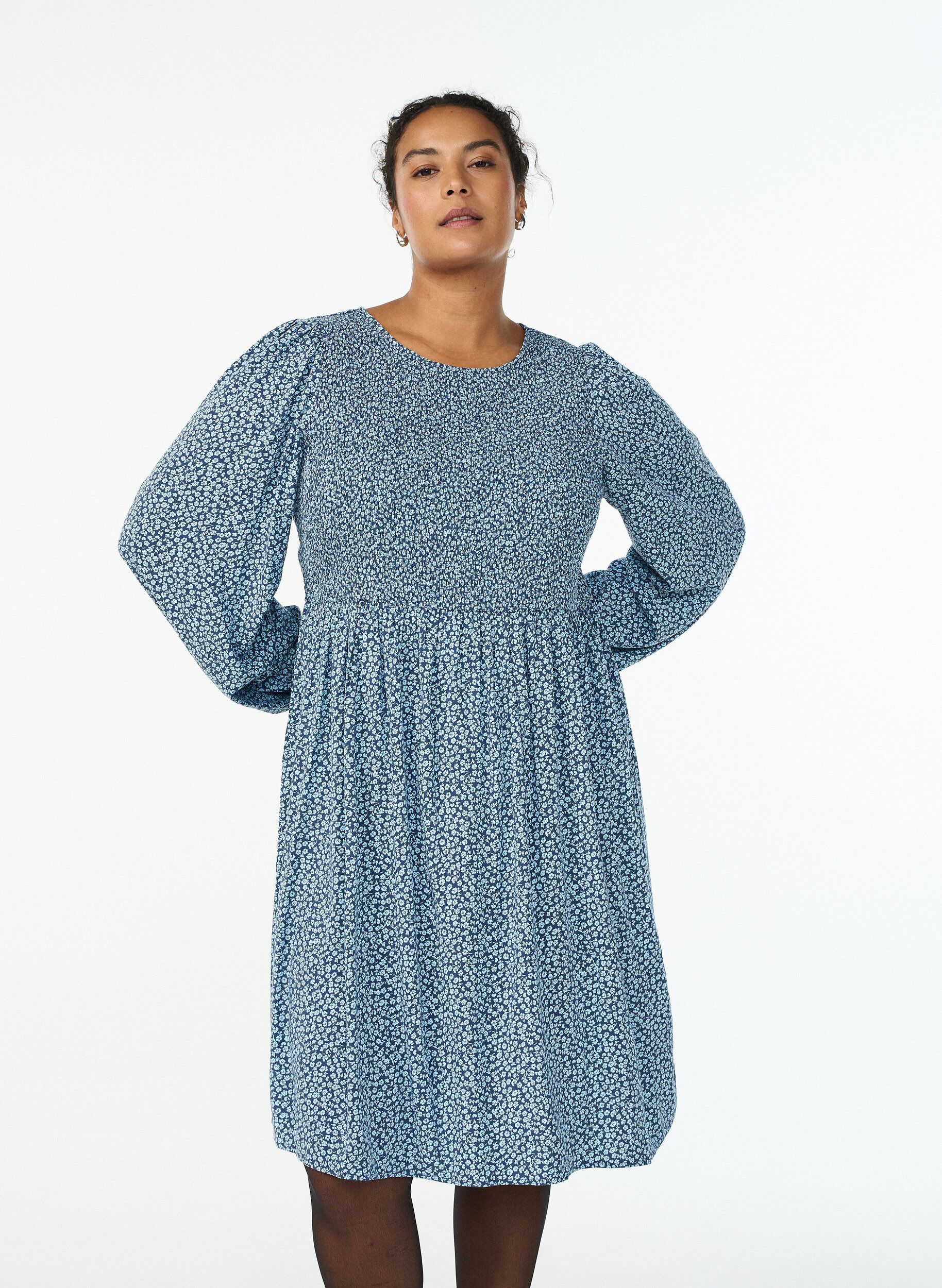 ZizzifashionDress with a smocked top and ditsy floral pattern, Blue, Model image number 0