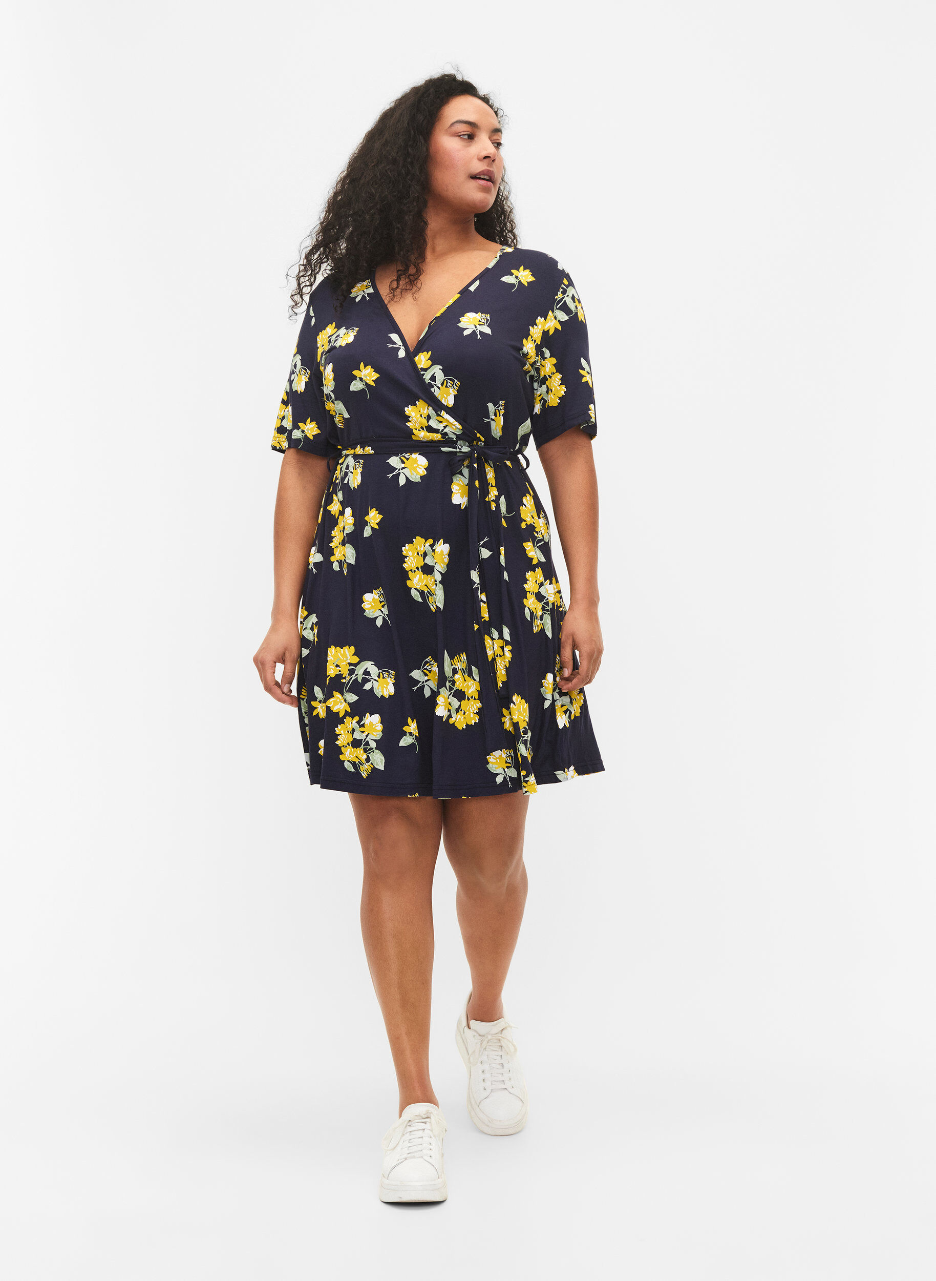 Zizzifashion Wrap dress in viscose with short sleeves, Night Sky AOP Flower, Model image number 2