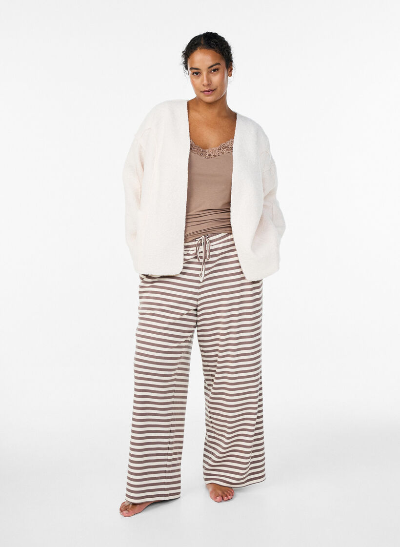 Loose cardigan with pockets, Vanilla, Model image number 1