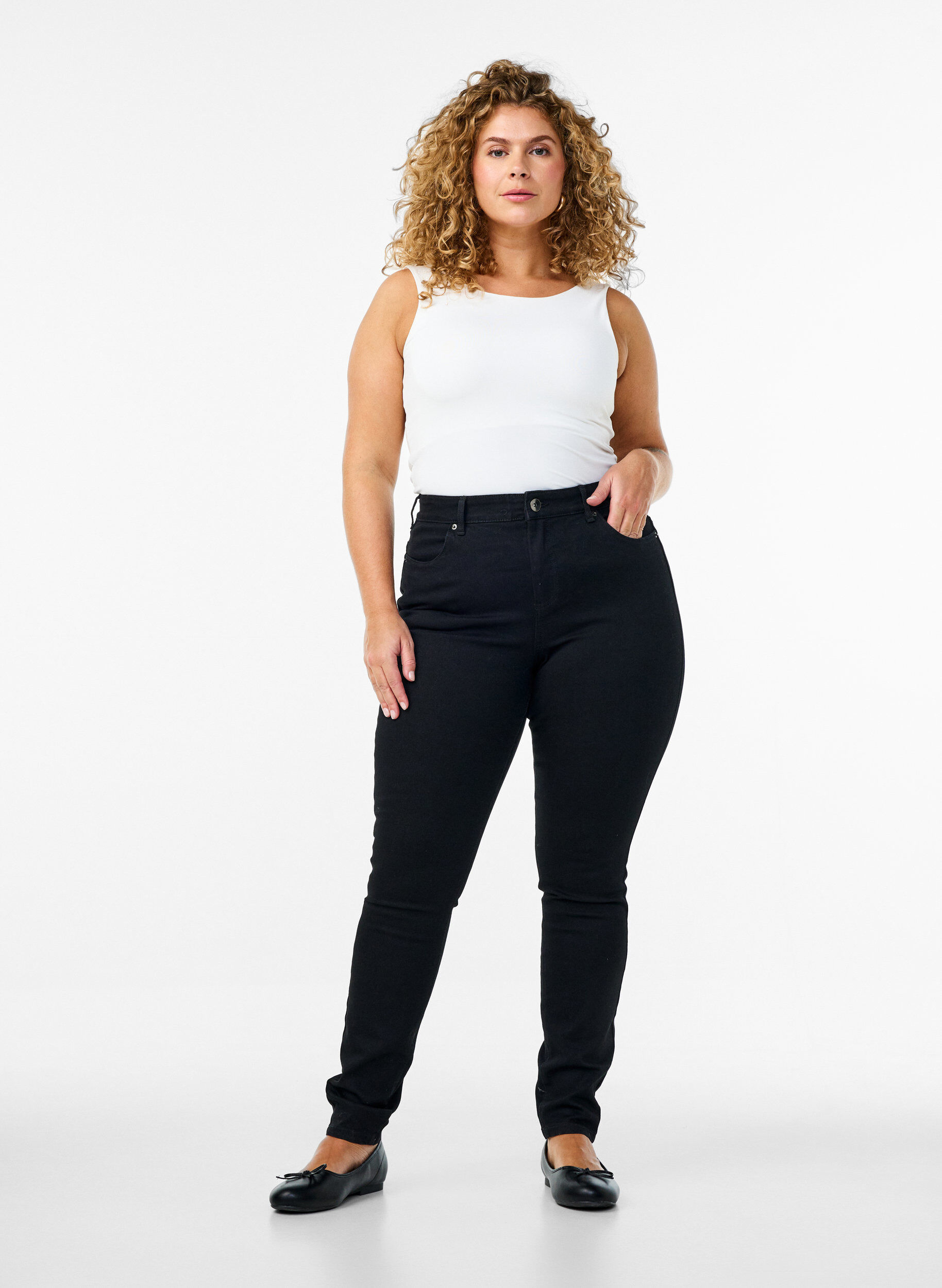 Amy jeans with a high waist and super slim fit, Black, Model
