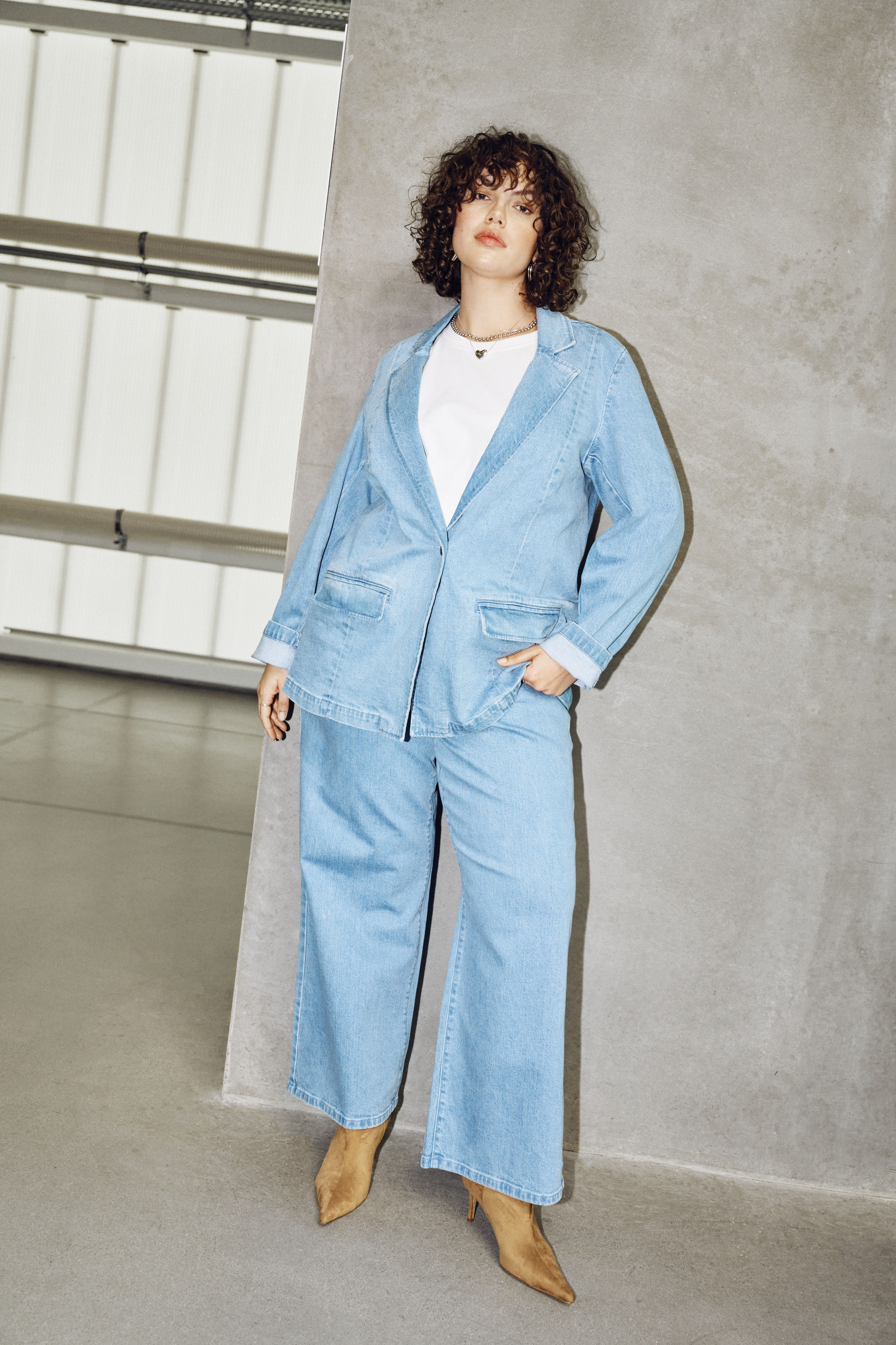 Zizzifashion Denim blazer look, , Model