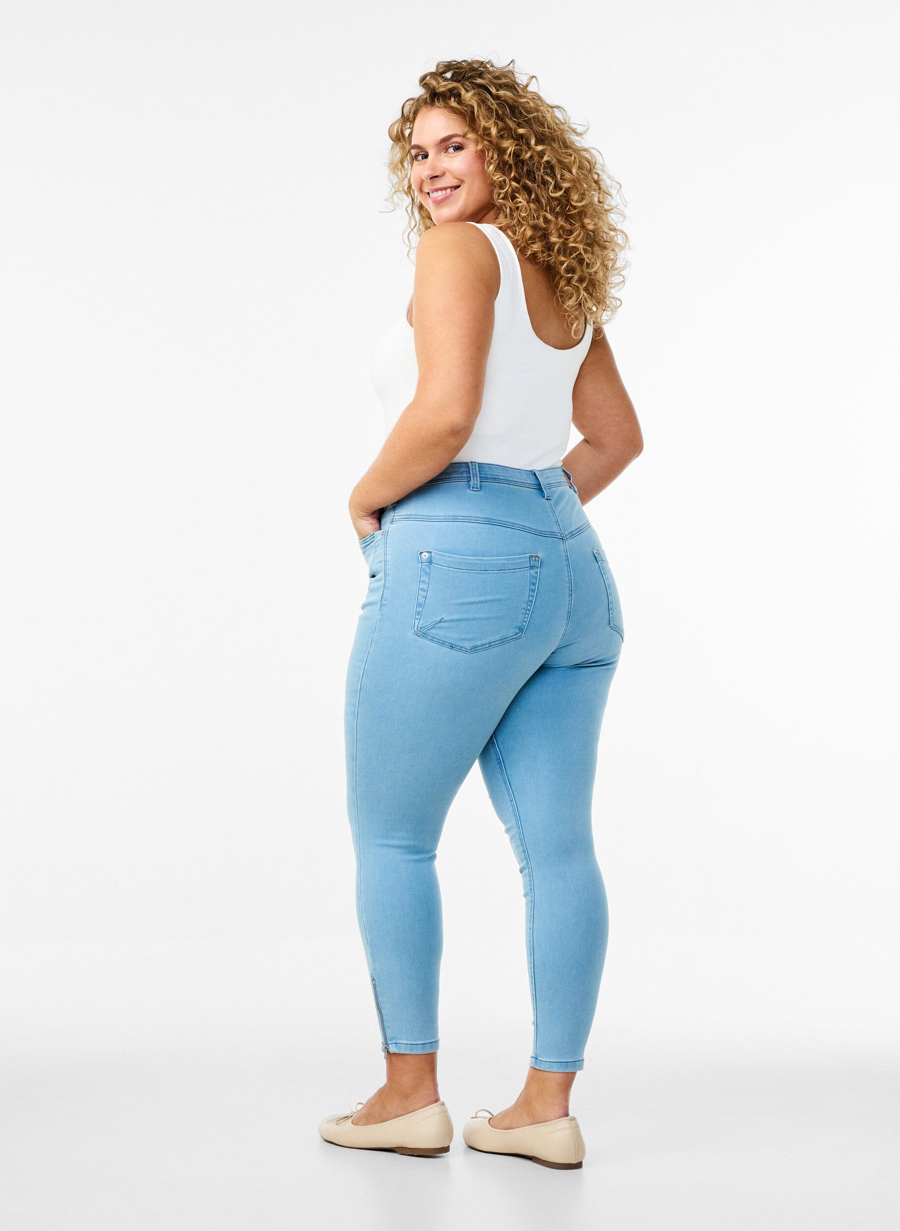Zizzifashion Cropped Amy jeans with a zip, Light Blue, Model image number 1