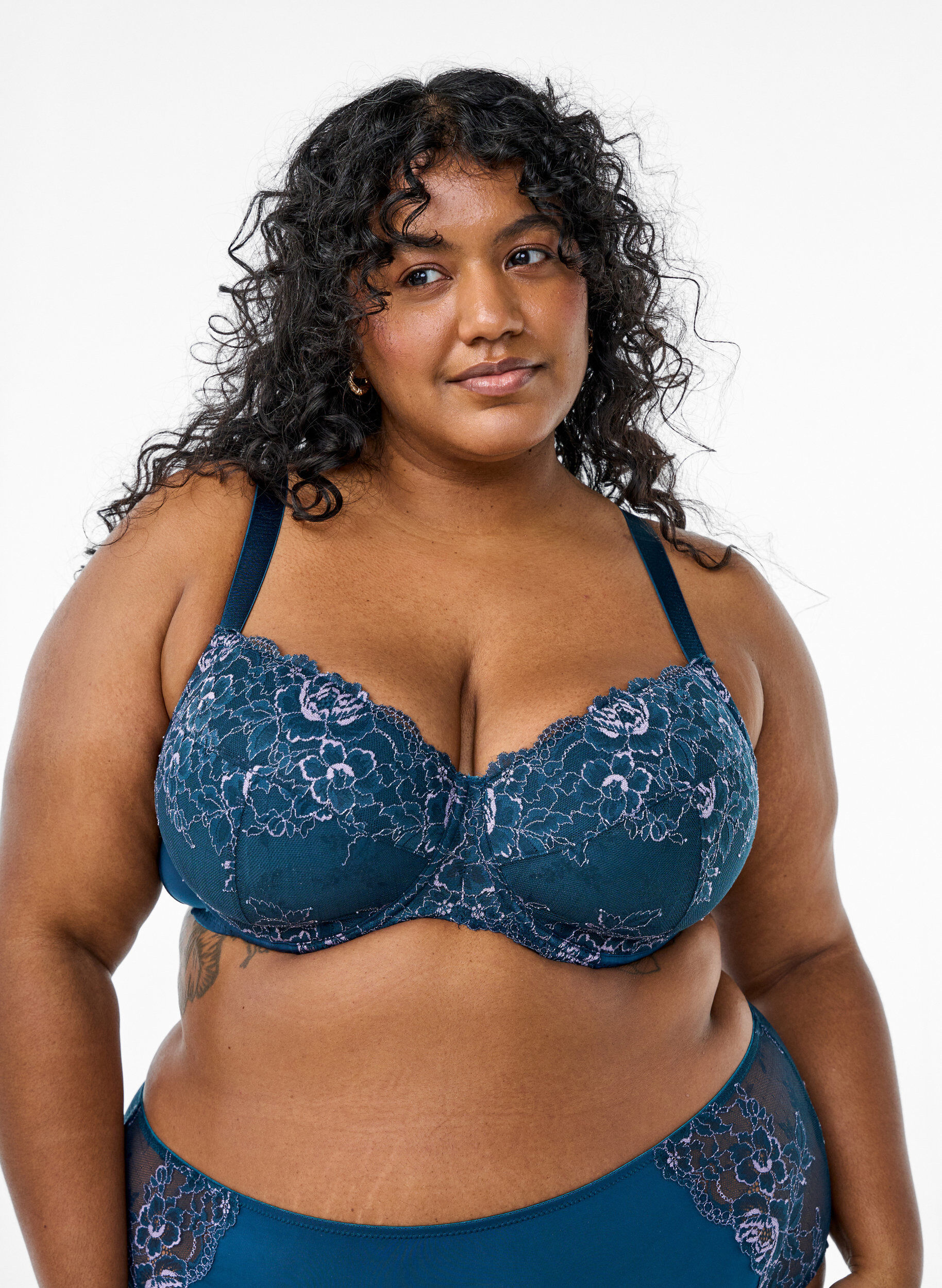 Underwire bra with lace and padded cups, Blue, Model