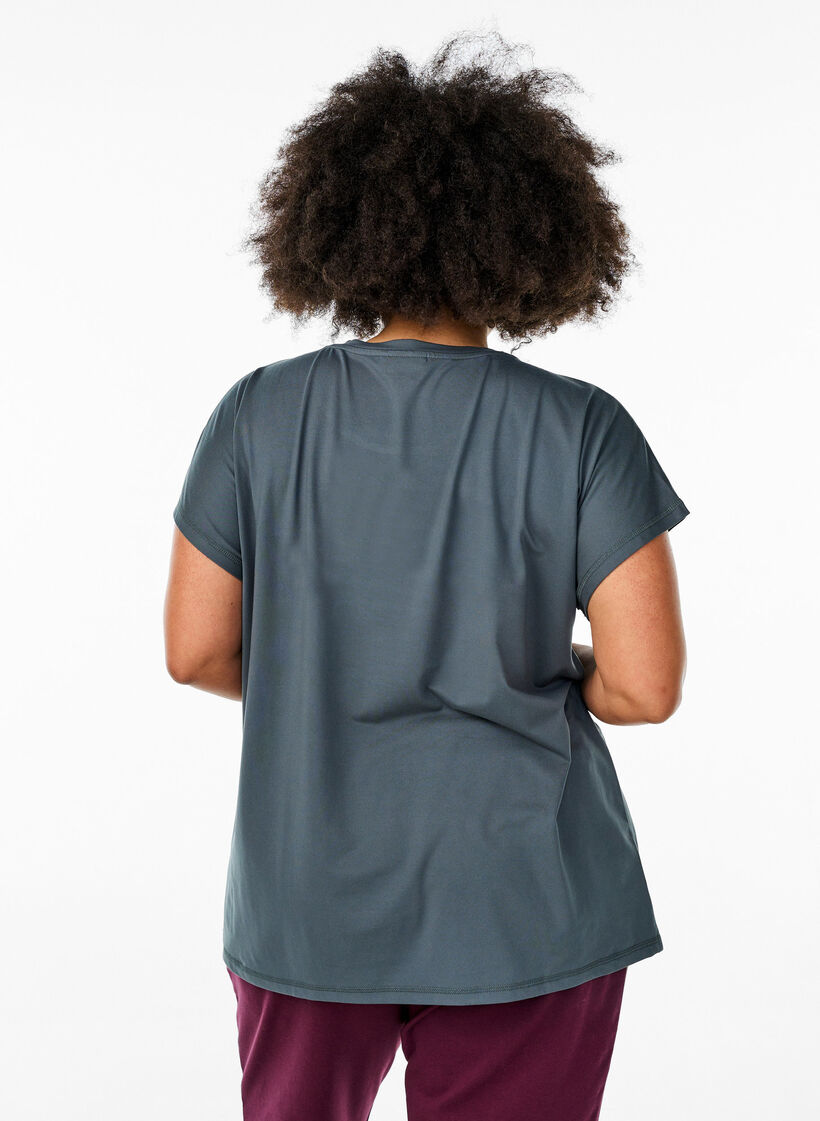 Solid-coloured training T-shirt, Green, Model image number 2