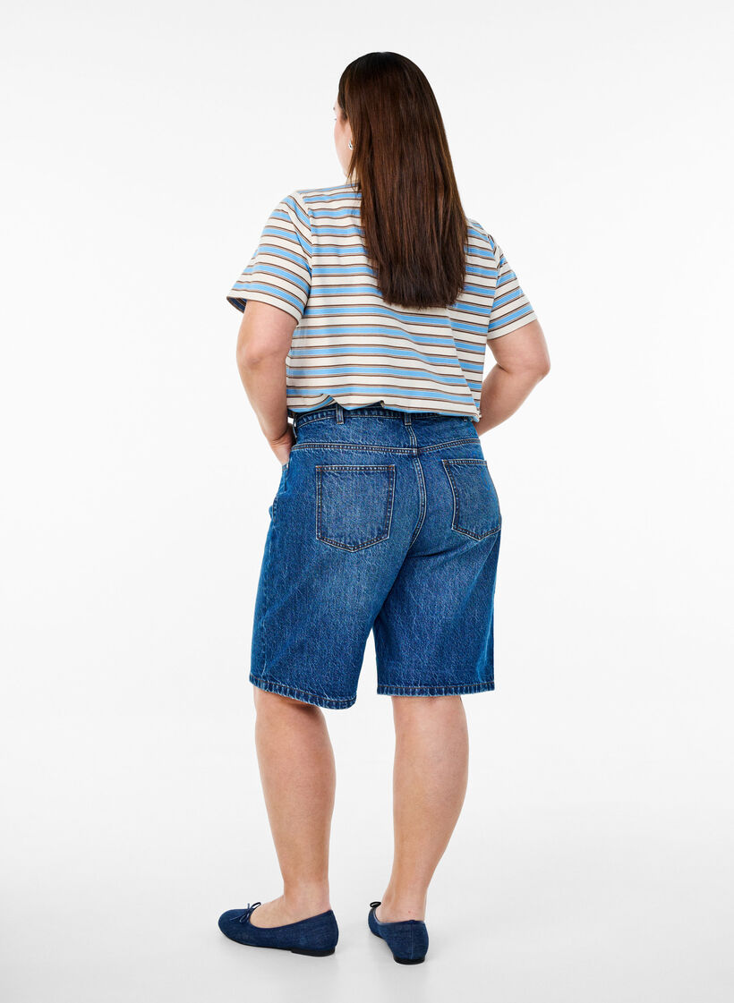 Straight fit denim shorts with tie belt, Blue, Model image number 2