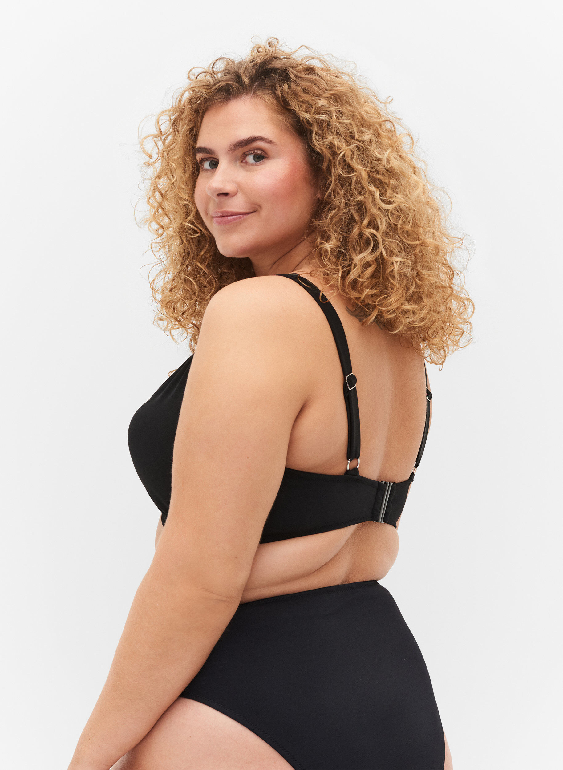 Zizzifashion Bikini underwired bra with removable pads, Black, Model image number 1