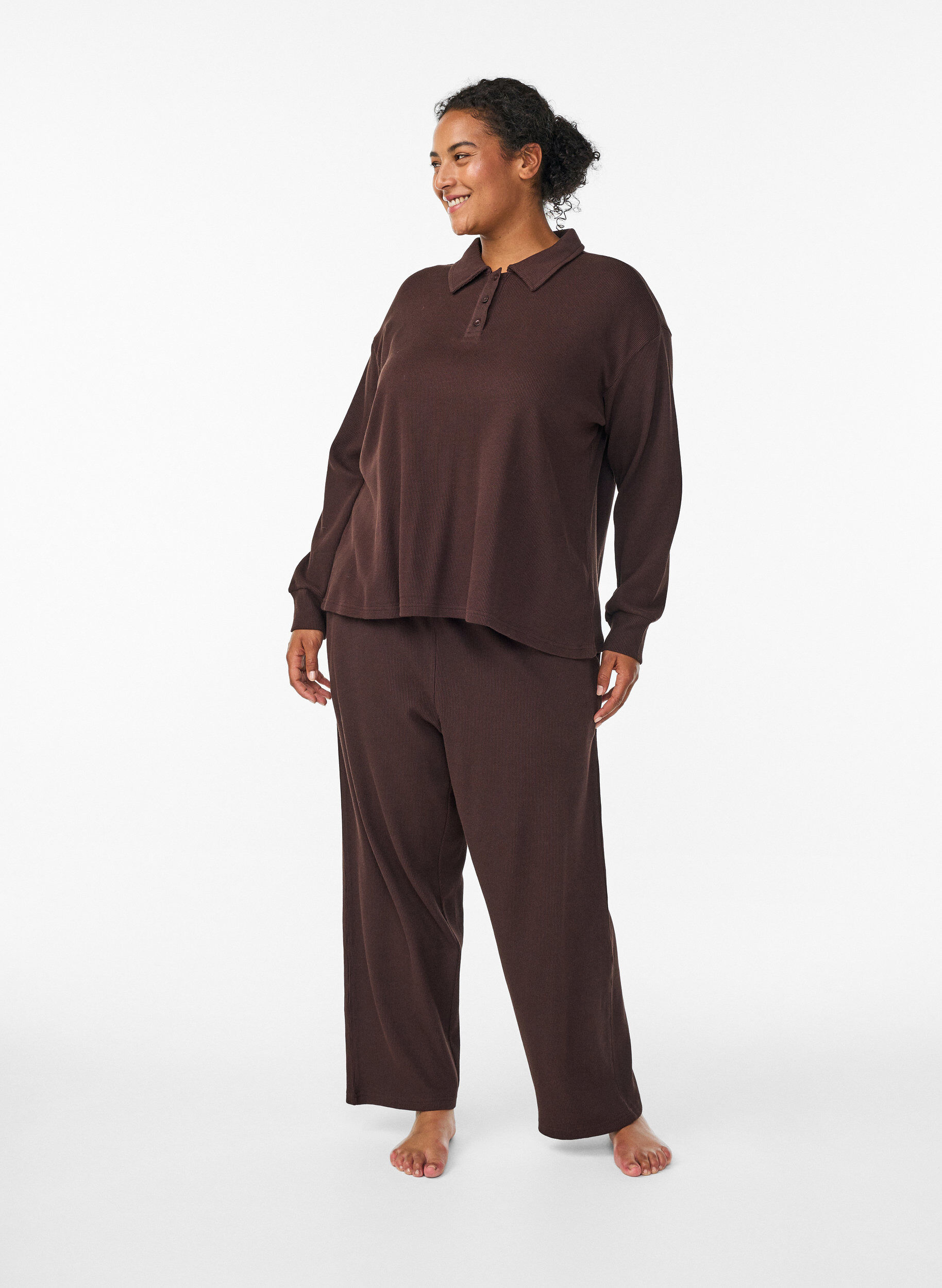 Ribbed jersey trousers with a high waist, Brown, Model