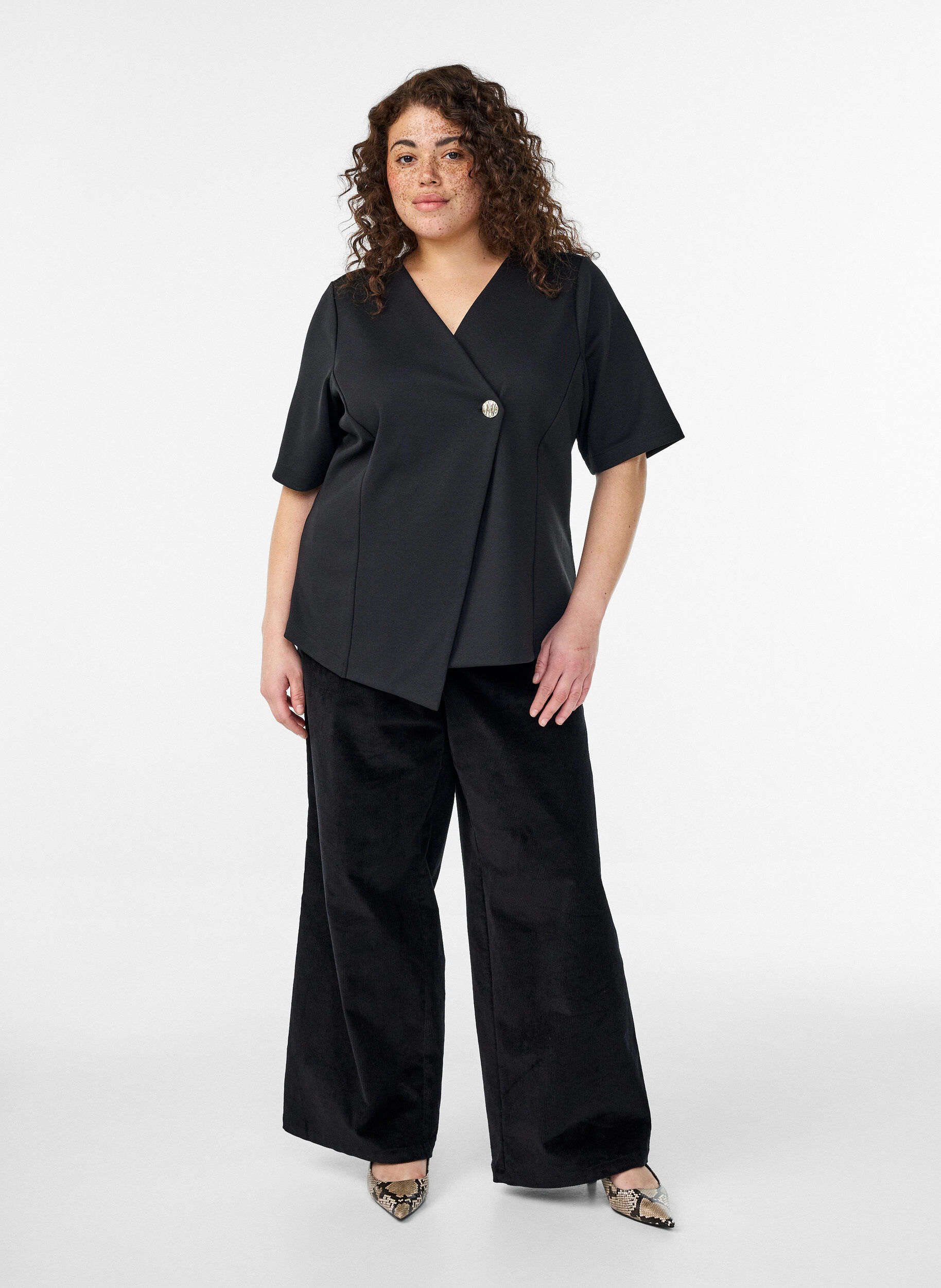 Zizzifashion Blouse with asymmetric wrap effect and short sleeves, Black, Model image number 1