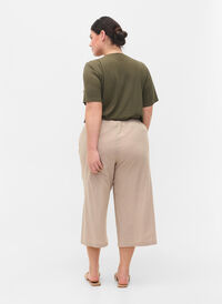 7/8 trousers in a cotton blend with linen, Simply Taupe, Model