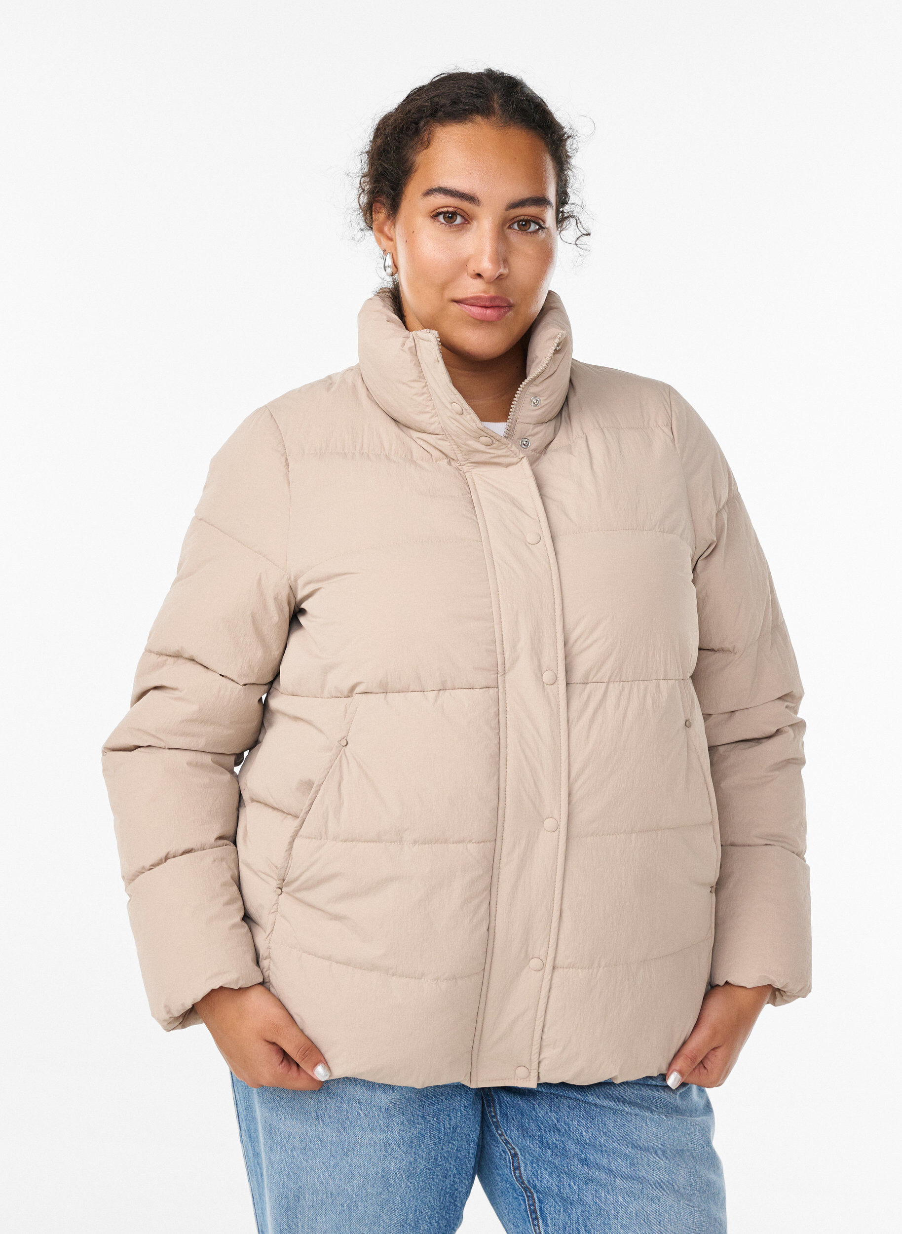 Short padded puffer jacket with a high neck, Beige, Model
