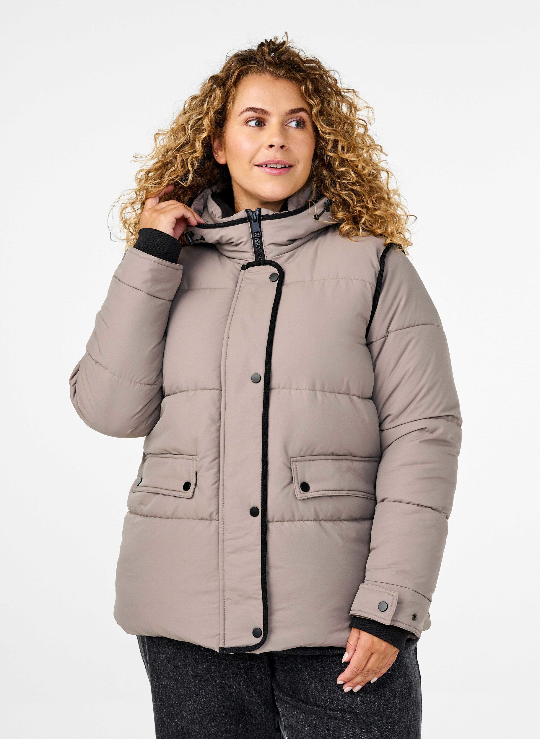 Short puffer jacket with contrast details, Beige, Model