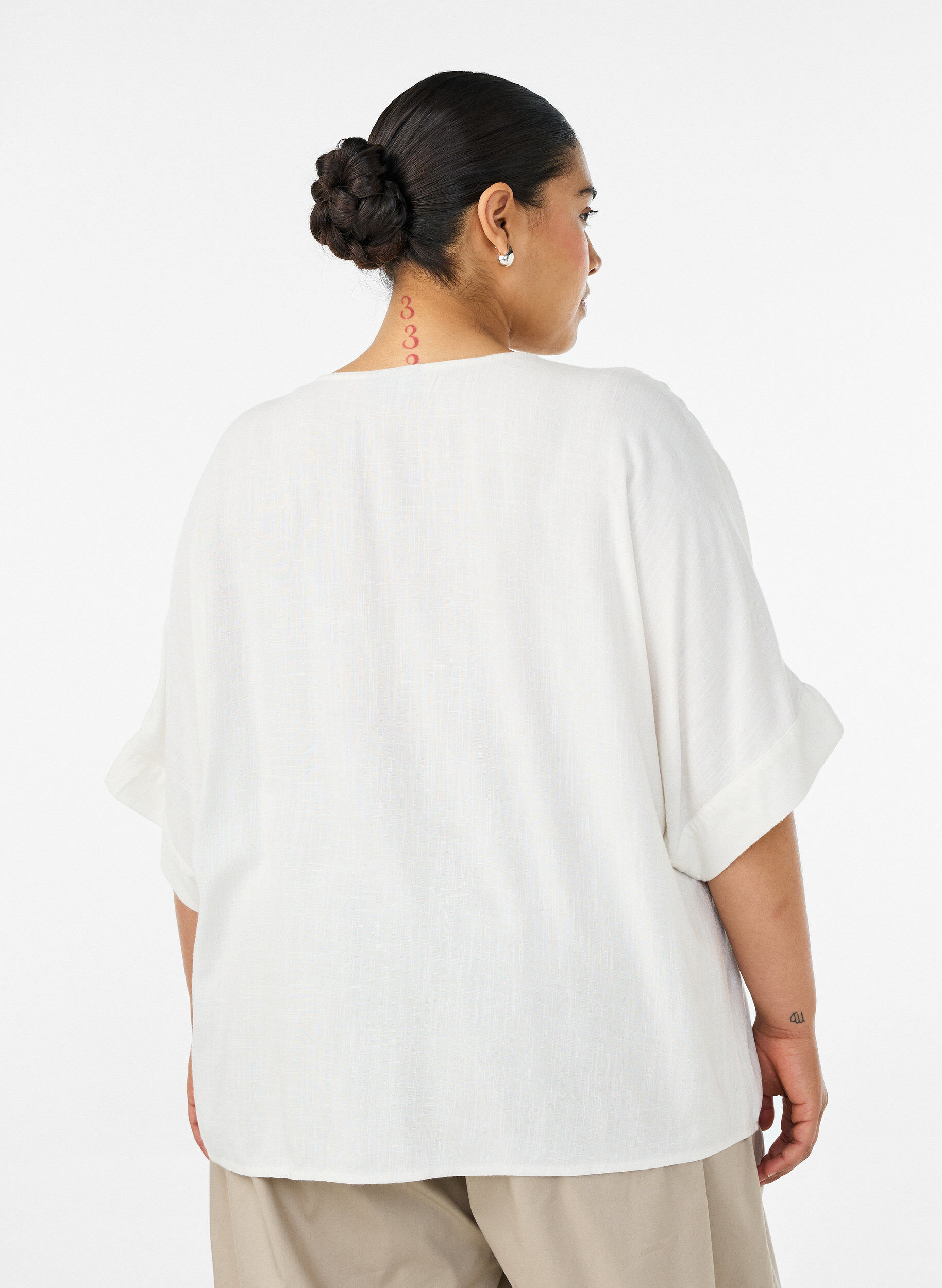 Zizzifashion Viscose blouse with crochet trim and buttons, Vanilla, Model image number 2
