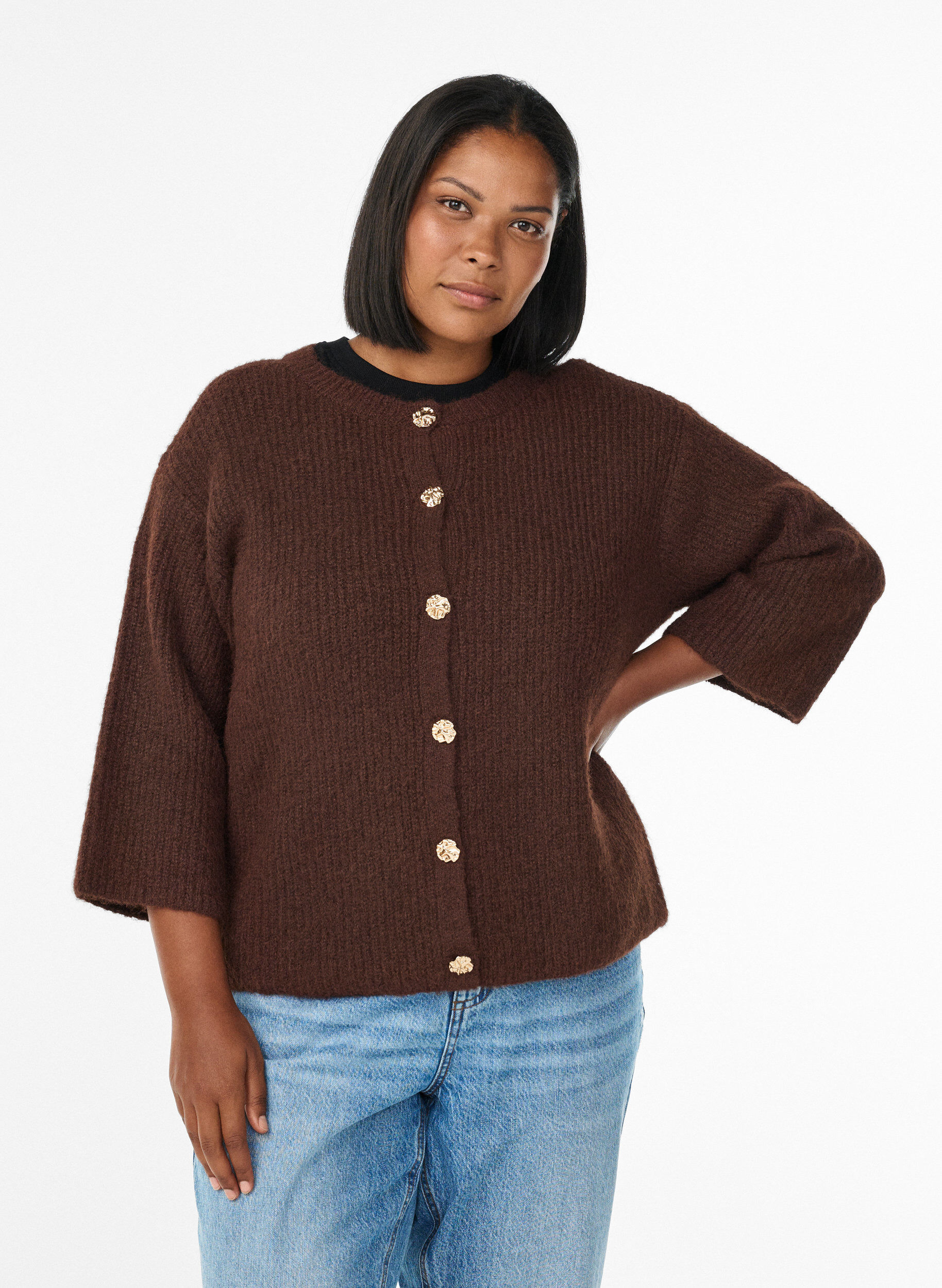 Short cardigan with 3/4-sleeves and golden textured buttons, Brown, Model