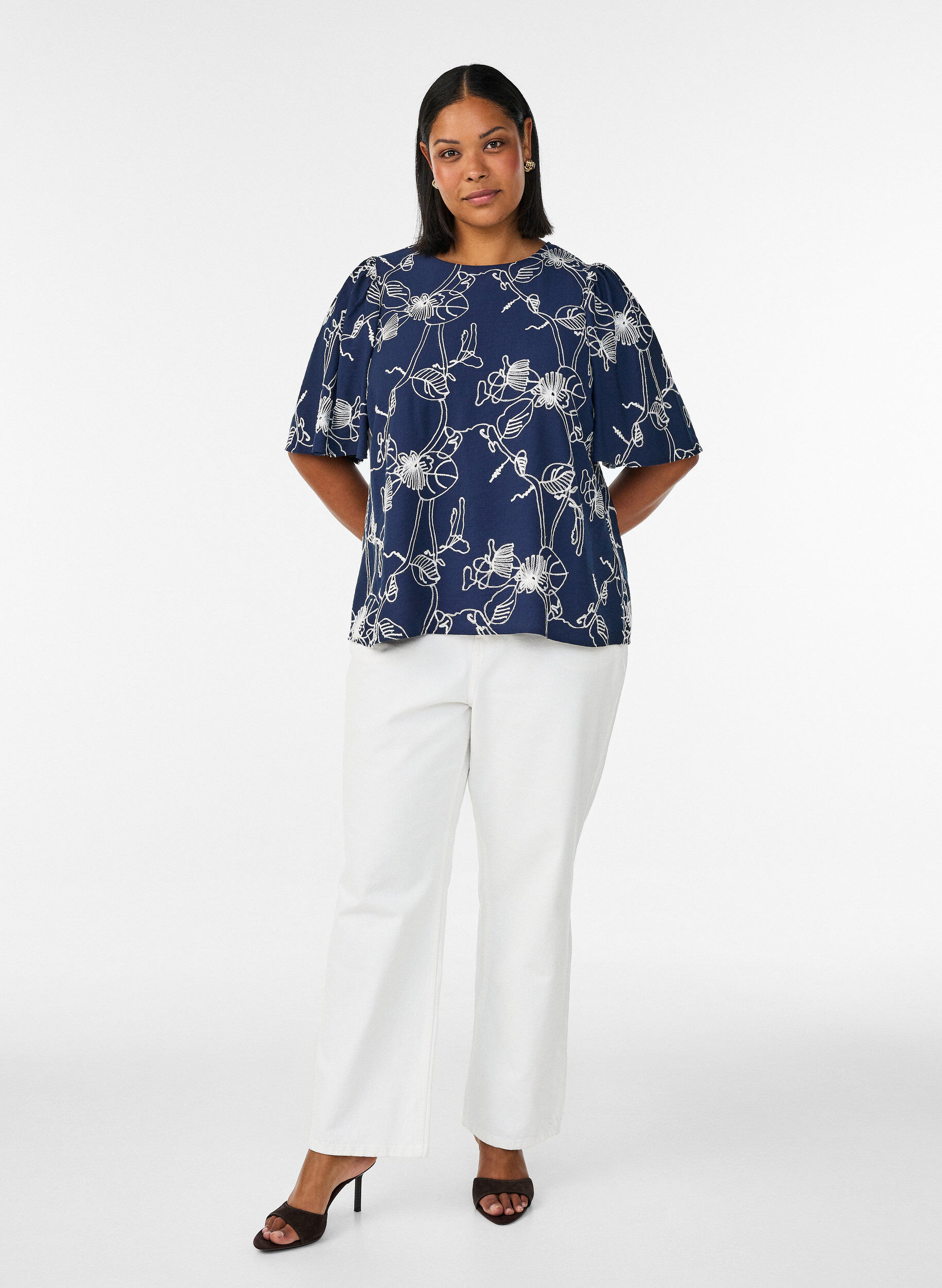 Zizzifashion Short-sleeved blouse with embroidered pattern, Blue, Model image number 1