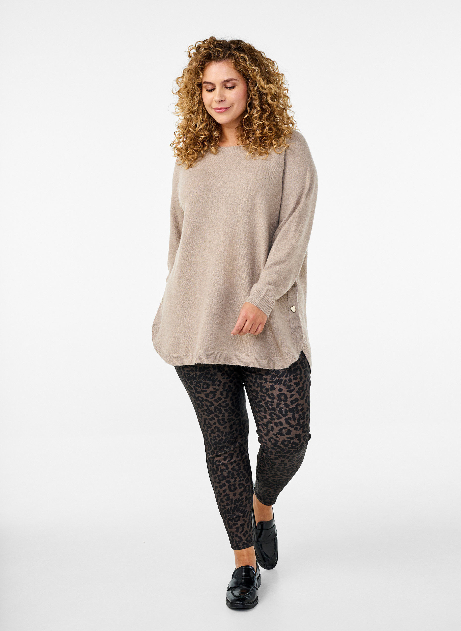 Zizzifashion Coated leggings with leopard print and cropped length, Brown, Model image number 1