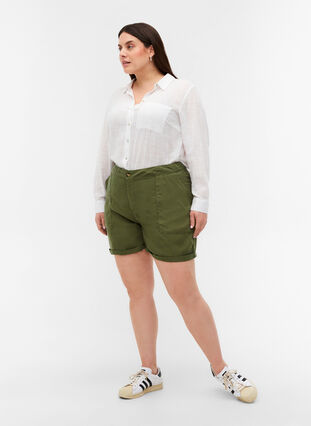Loose lyocell shorts with pockets, Kaki Green, Model image number 3