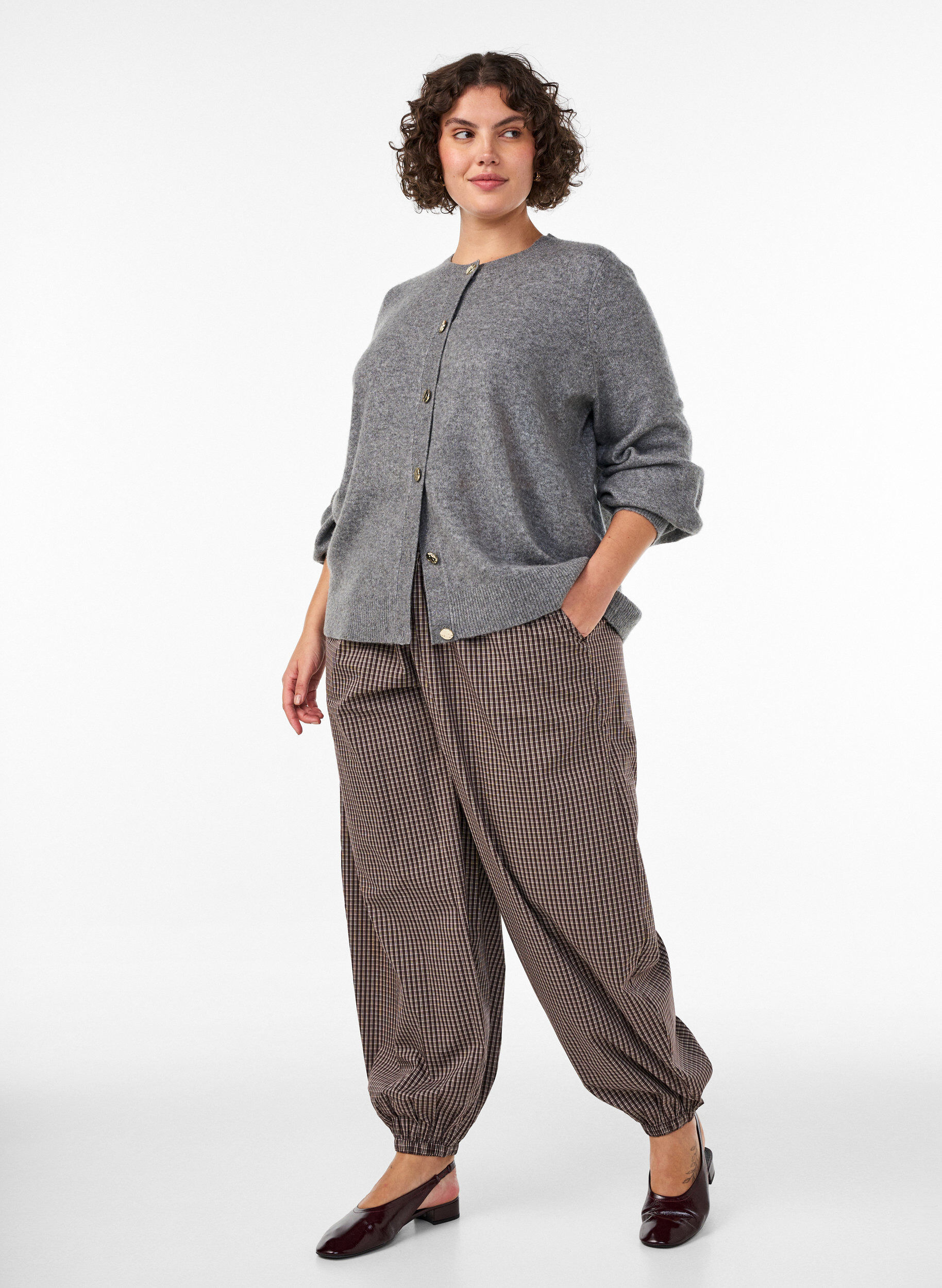 ZizzifashionCardigan in soft knit with gold-coloured buttons, Grey, Model image number 1