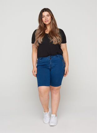 Close-fitting denim shorts, Medium Blue Denim, Model image number 2