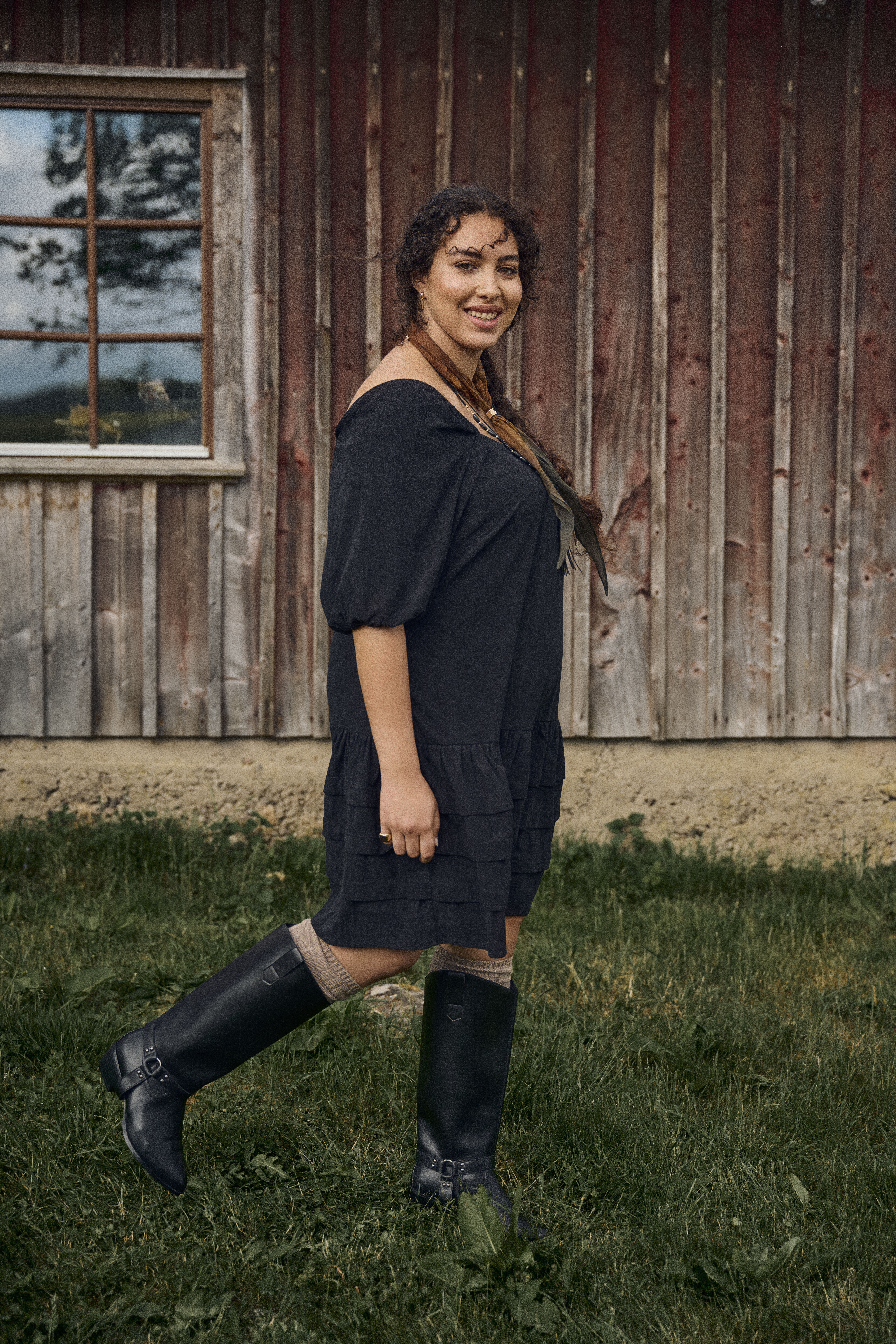 Velvet dress with square neckline, , Model