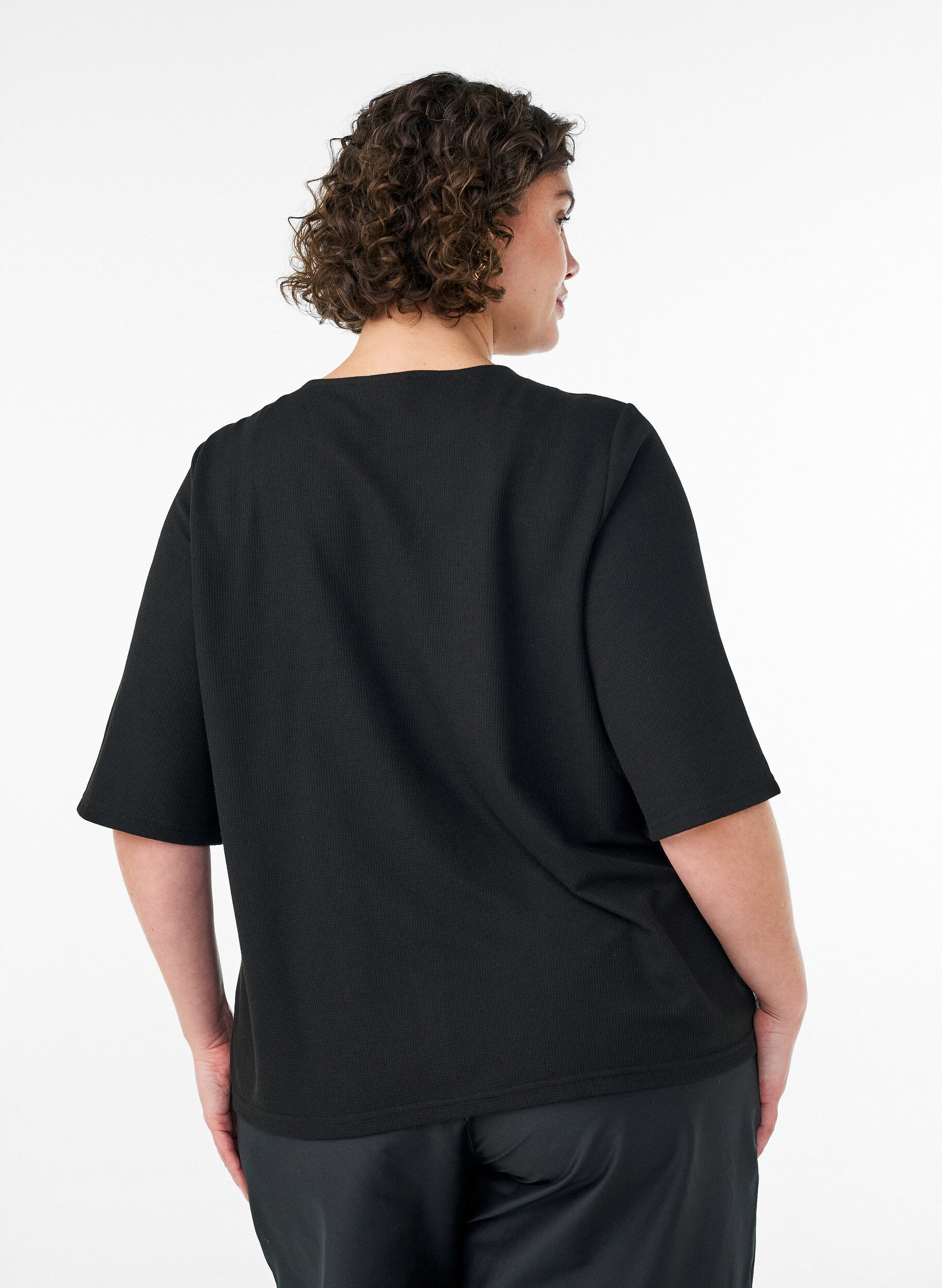 Zizzifashion Blouse with a ribbed texture and button closure, Black, Model image number 2