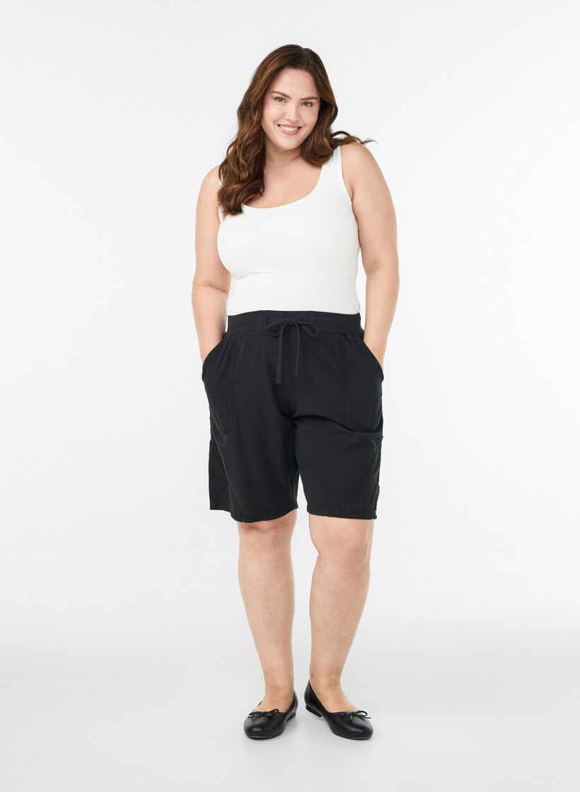 Loose cotton shorts with pockets, Black, Model image number 1