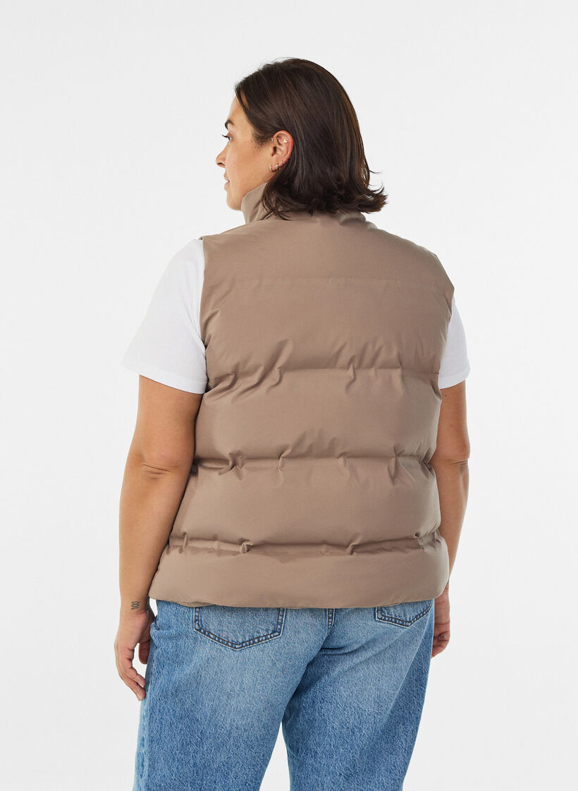 Short puff vest with high collar, Brown, Model image number 2