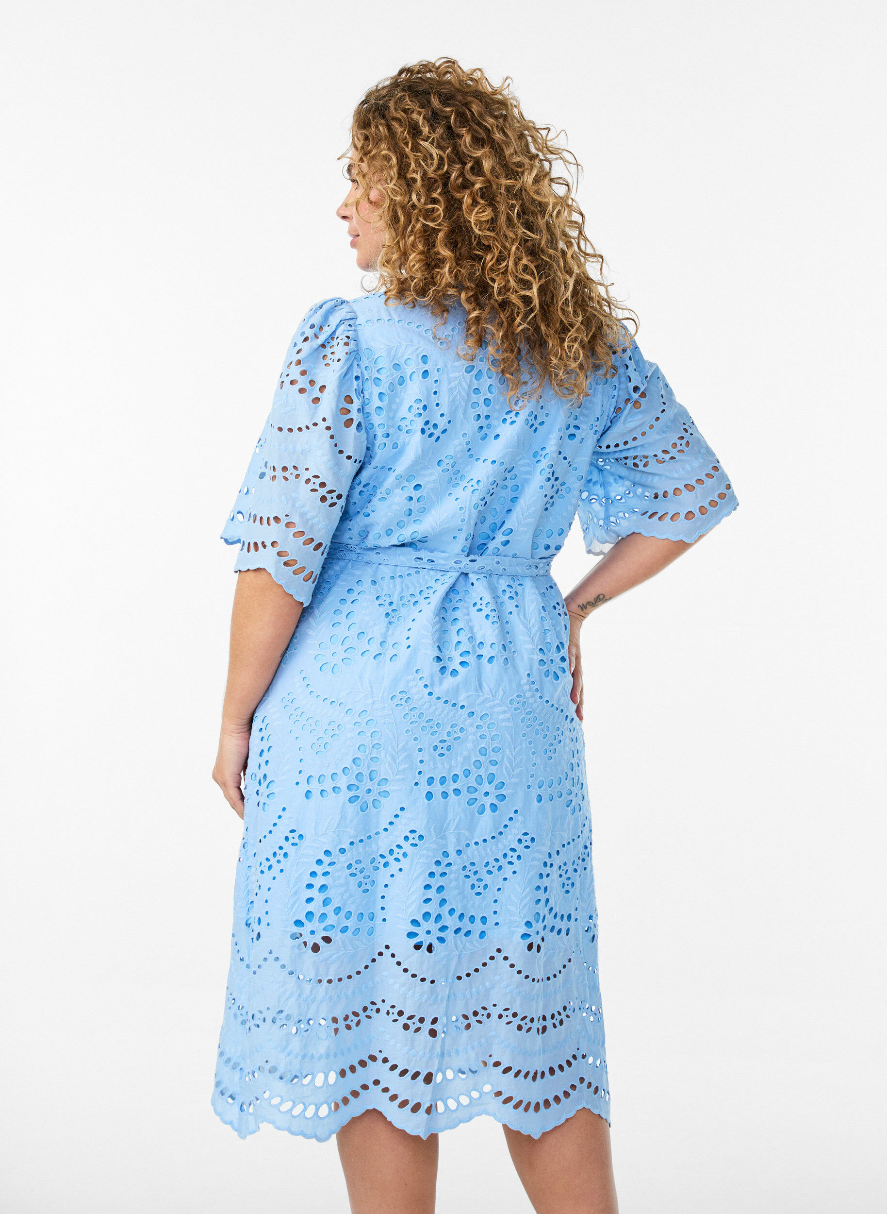 Zizzifashion Shirt dress in broderie anglaise with a tie-belt, Blue, Model image number 2