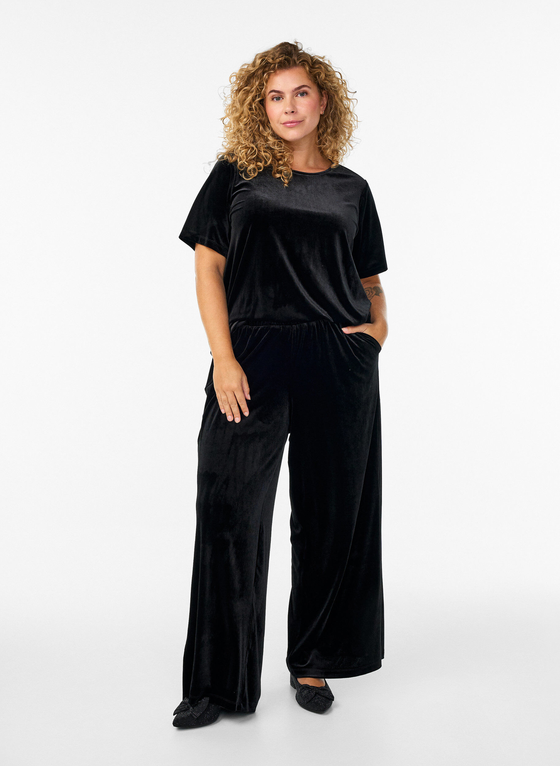 Zizzifashion Short-sleeved velour top, Black, Model image number 1