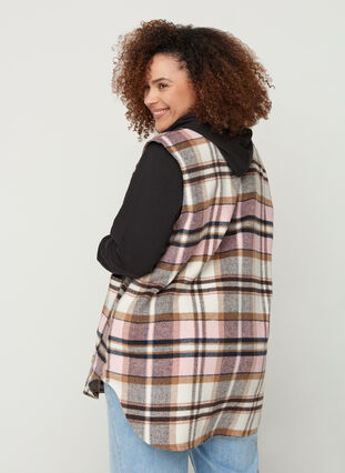 Checkered vest with large pockets, Pink check, Model image number 1