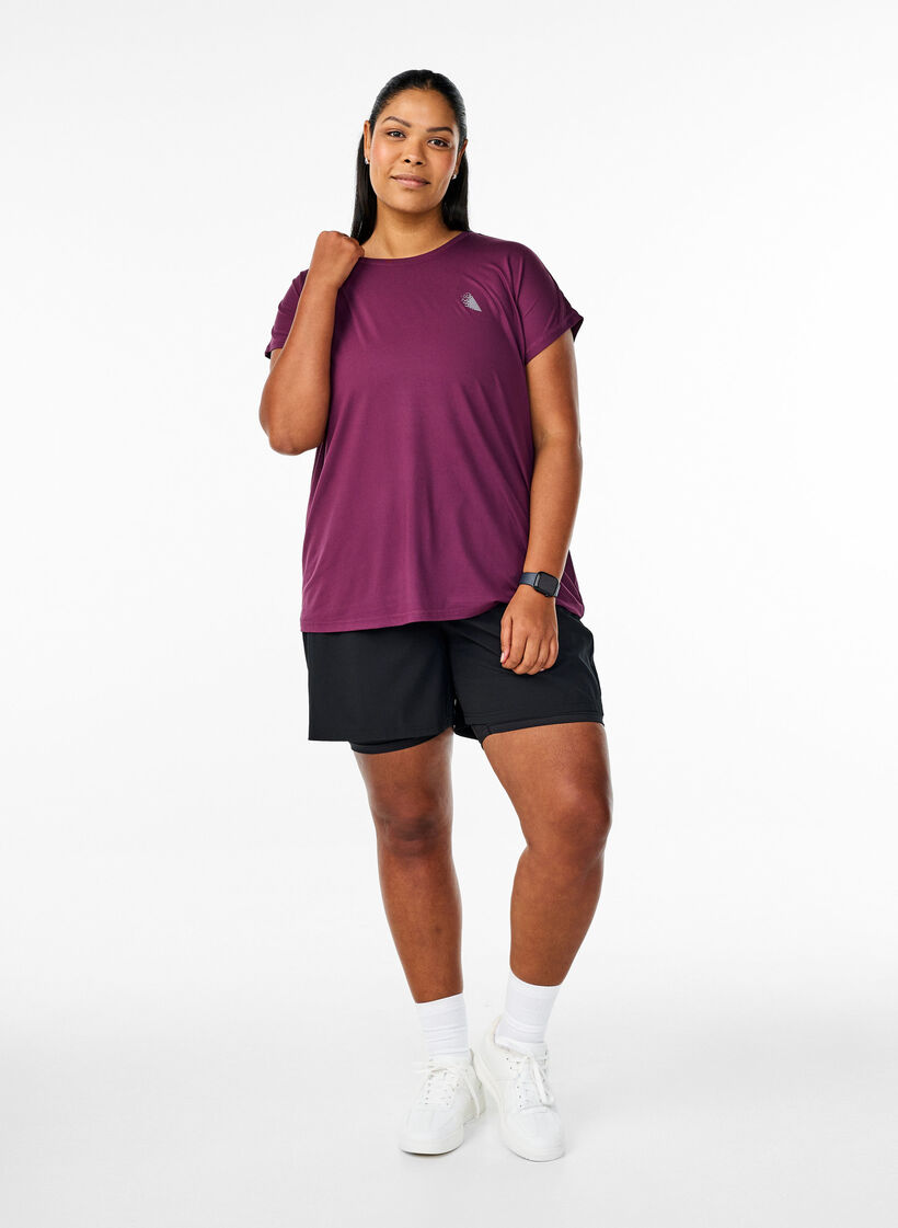 Solid-coloured workout T-shirt, Purple, Model image number 1