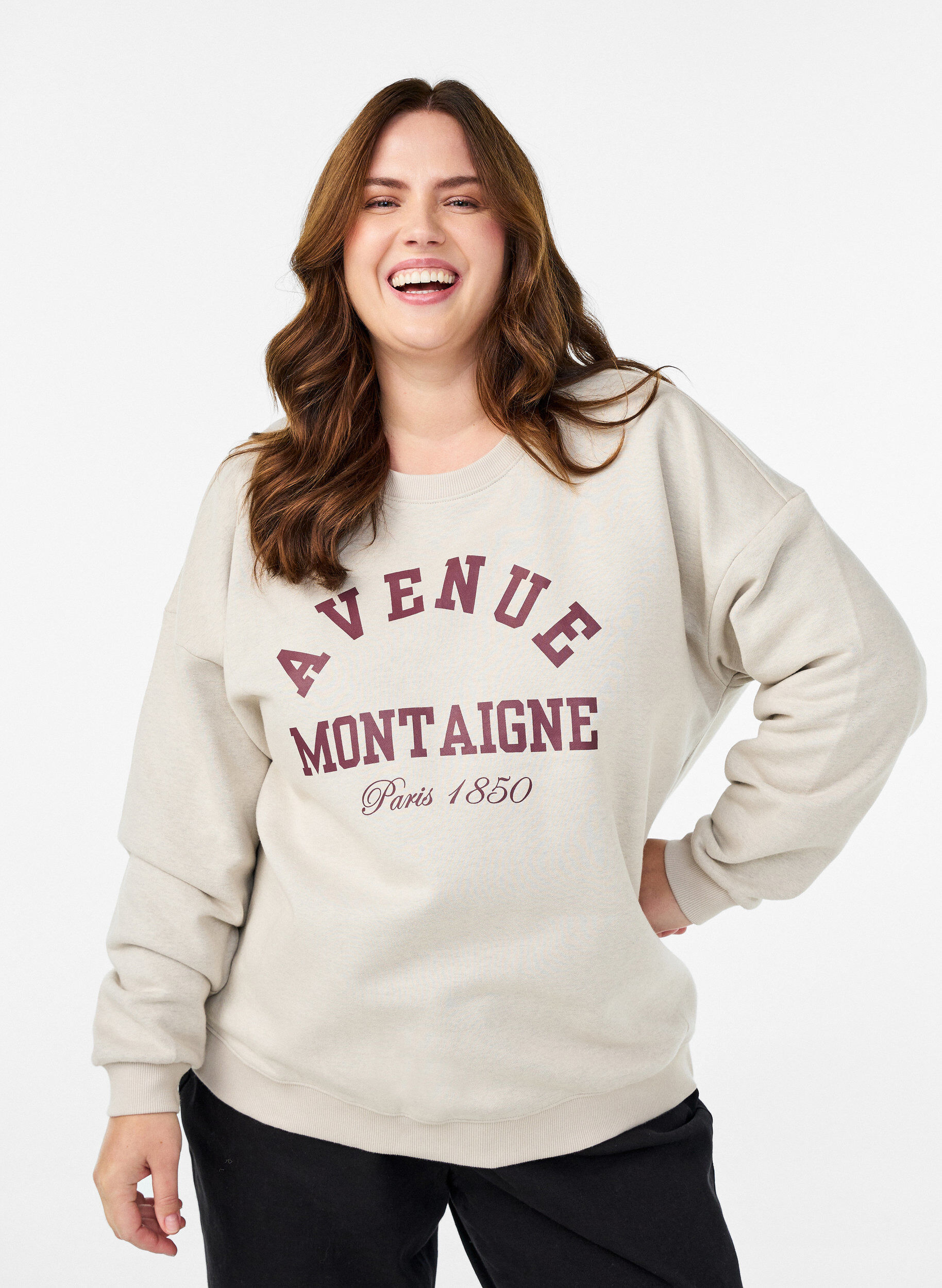 Sweatshirt with front text, Beige, Model