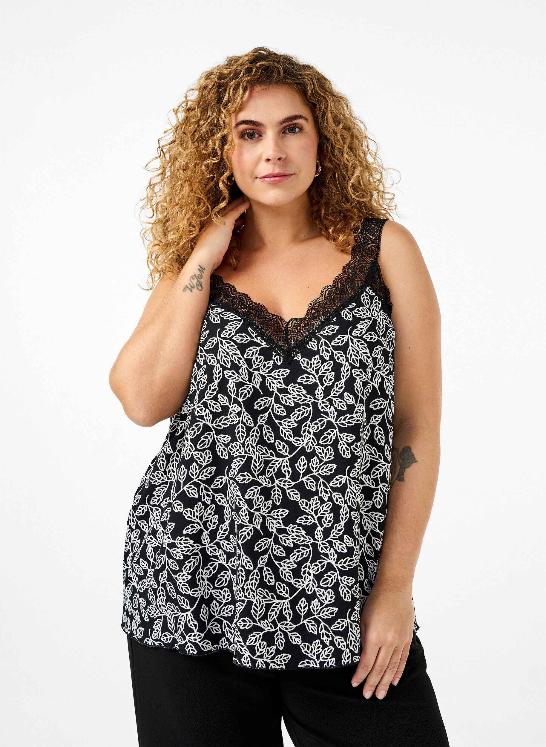 Zizzifashion Lace top in viscose, Black w. Wh.Leaf AOP, Model image number 0