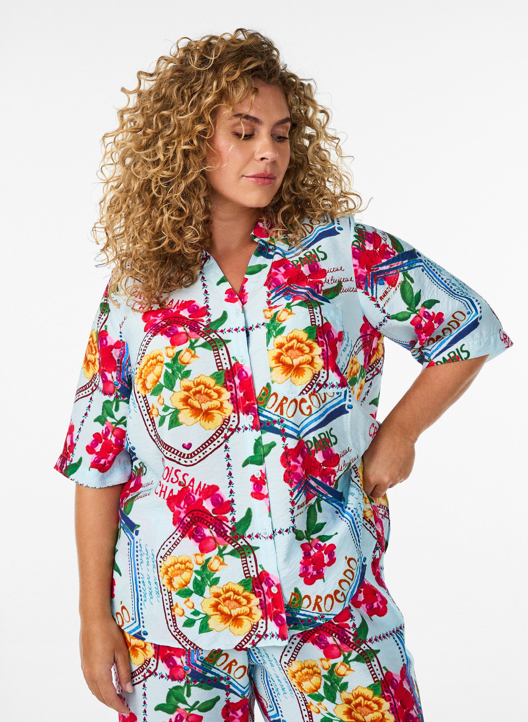 Shirt blouse with elbow-length sleeves and colourful print, Light Blue, Model
