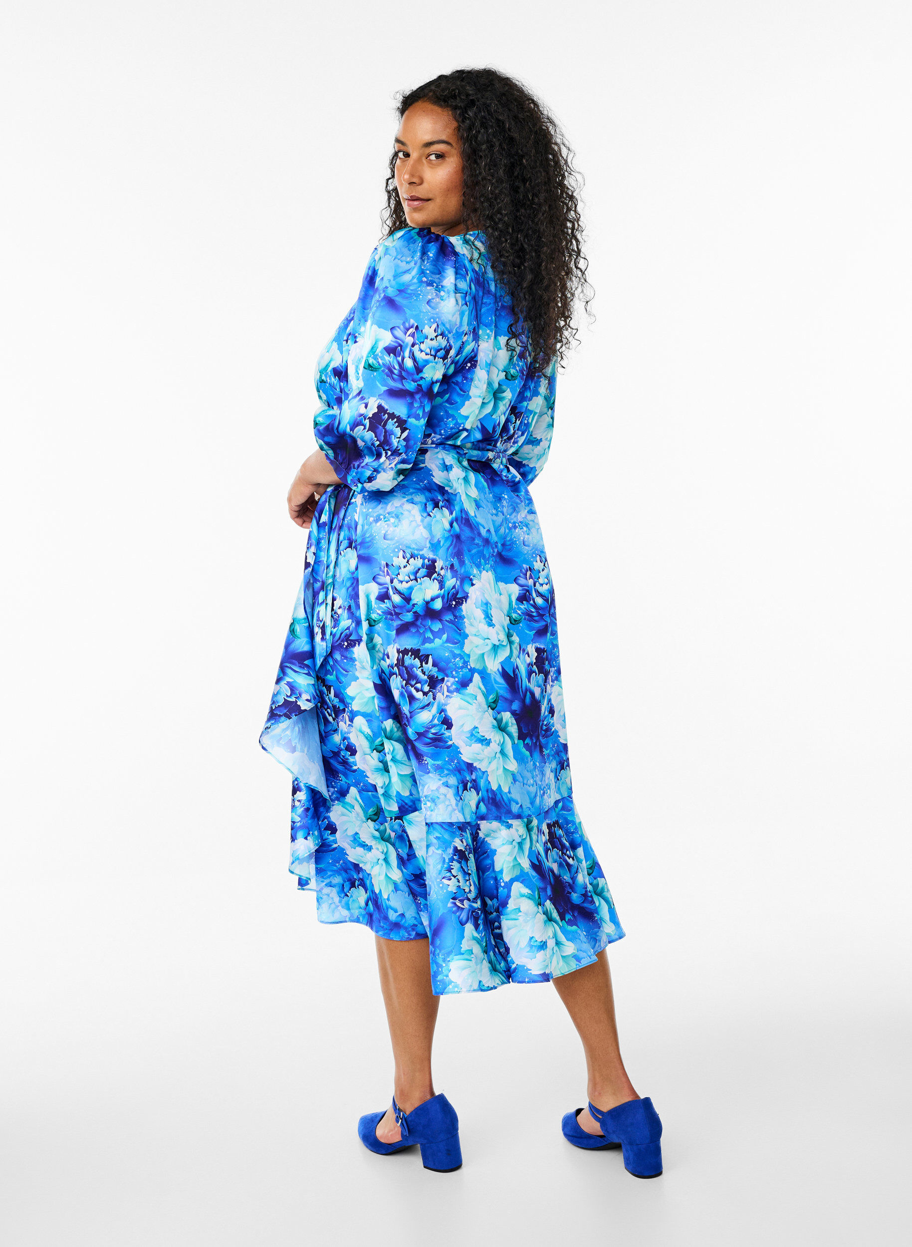 Zizzifashion Floral wrap dress with 3/4 sleeves, Blue, Model image number 2