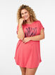 Short sleeve nightgown with text print, Red, Model image number 0