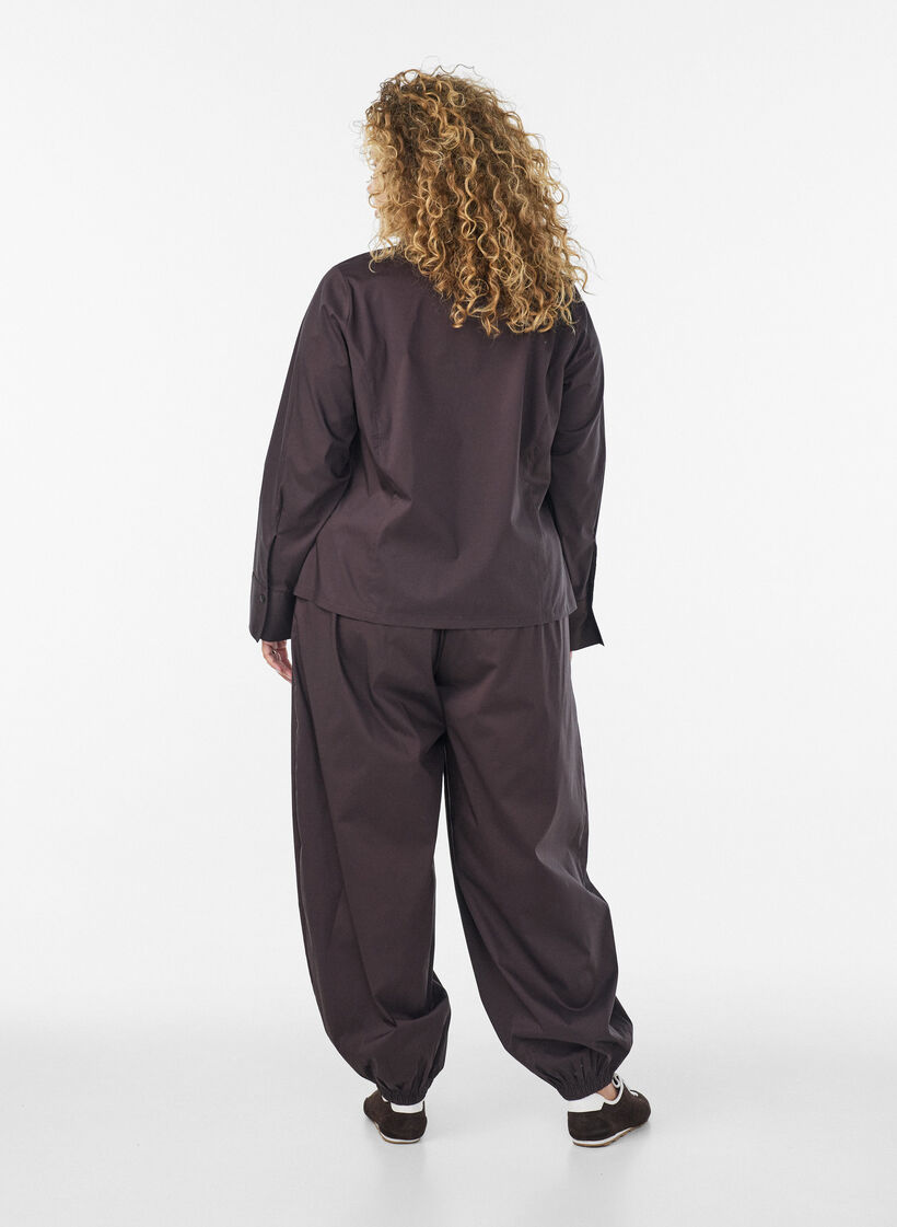 Short shirt with a two-way zip, Brown, Model image number 2