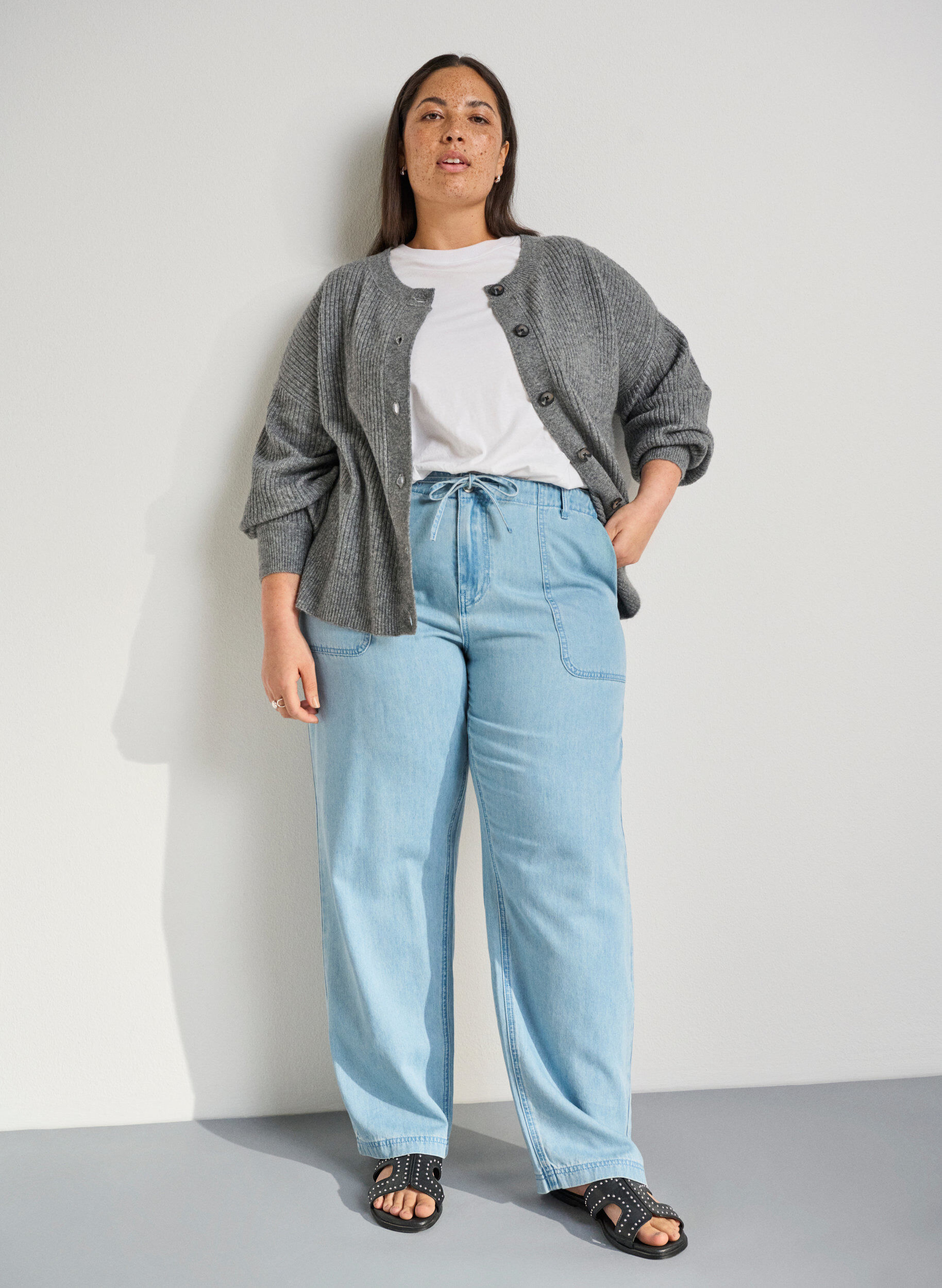 Wide fit - Flat sandals with studs