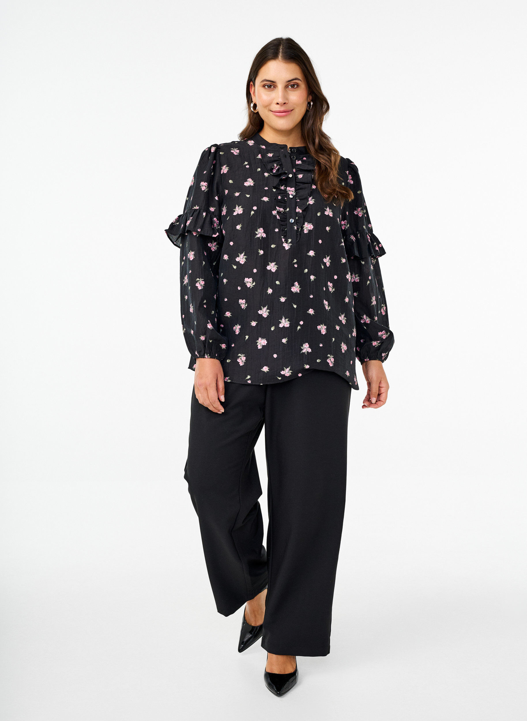 Zizzifashion Floral blouse in lyocell, Black, Model image number 1