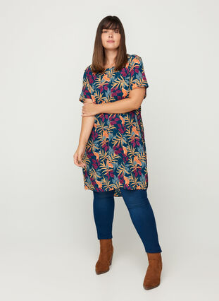Short-sleeved tunic with a round neck, Green w. Leaf AOP, Model image number 3