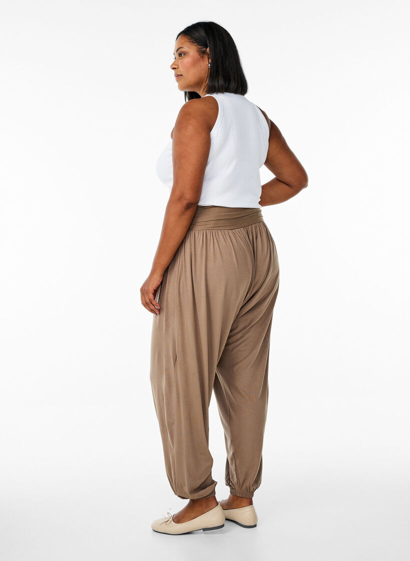 Loose-fitting harem trousers, Brown, Model image number 1