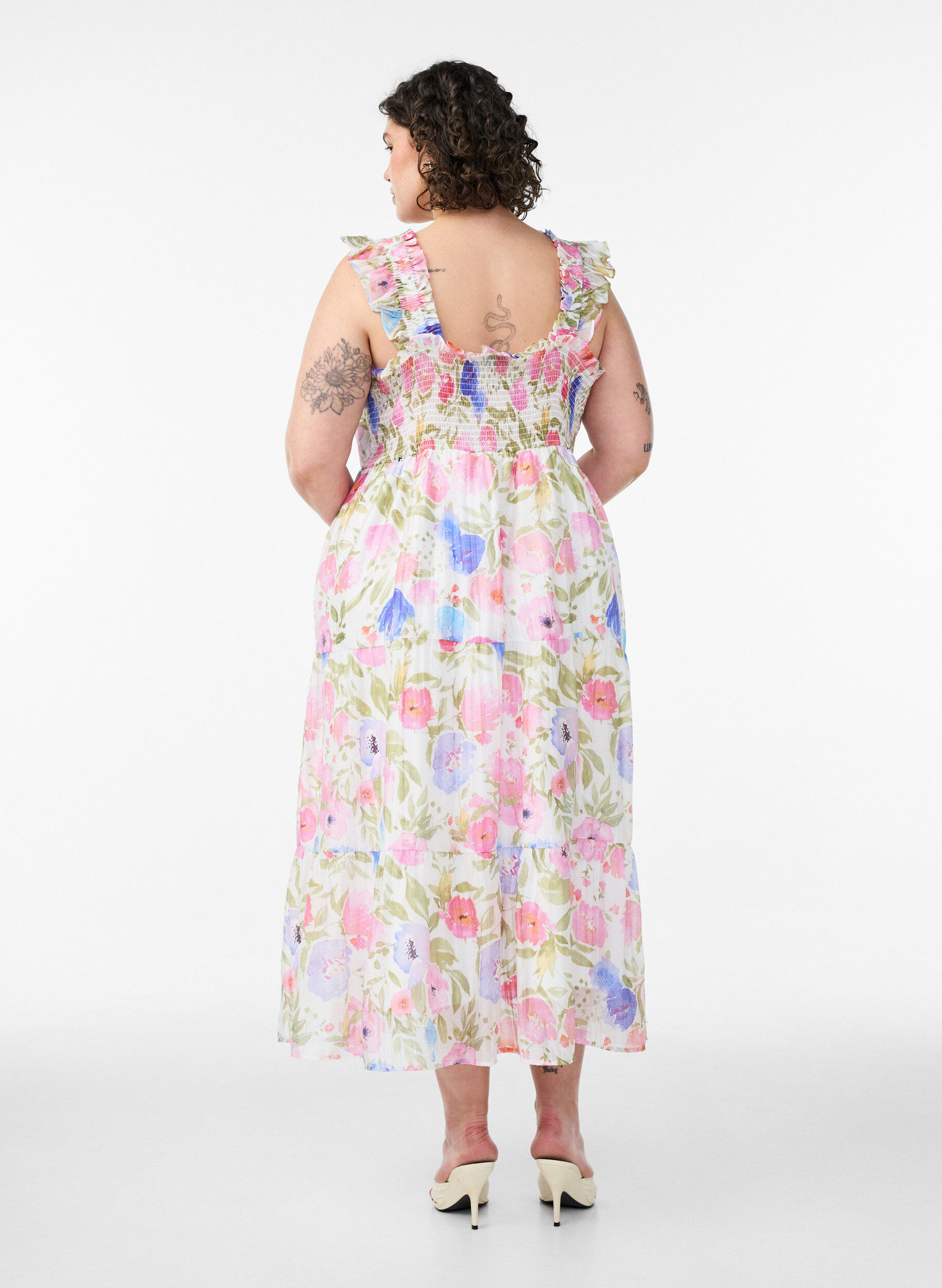 Zizzifashion Long floral dress in lyocell with ruffles, White, Model image number 1